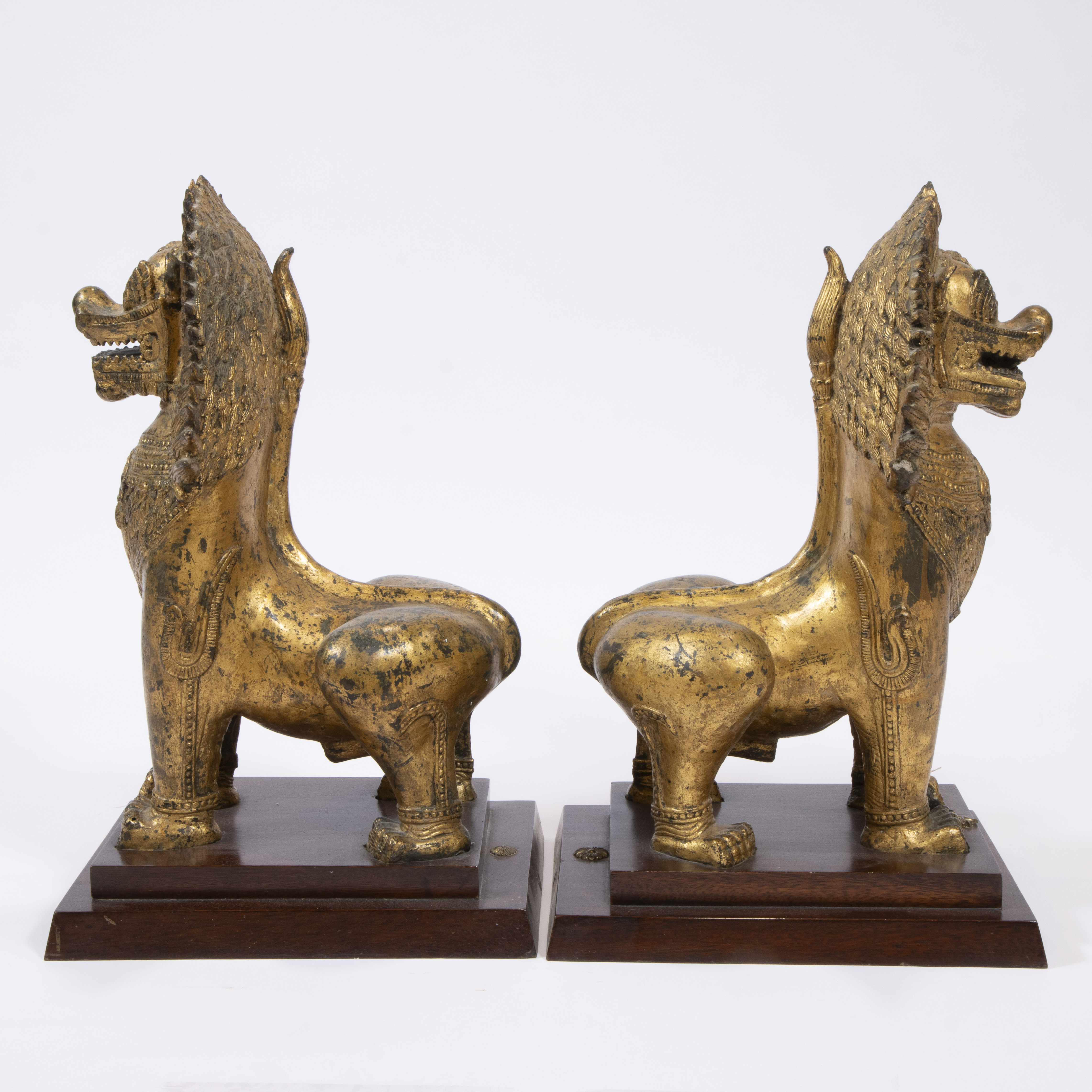 A pair of Thai temple guards in gilt bronze - Image 2 of 4
