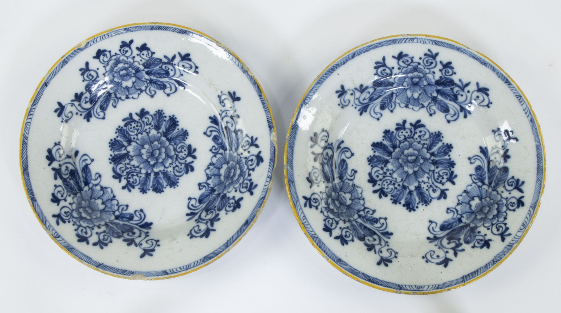 4 Delft plates, 18th century, The Claw (2) Van Den Briel - Greek A (1) - Bild 3 aus 5