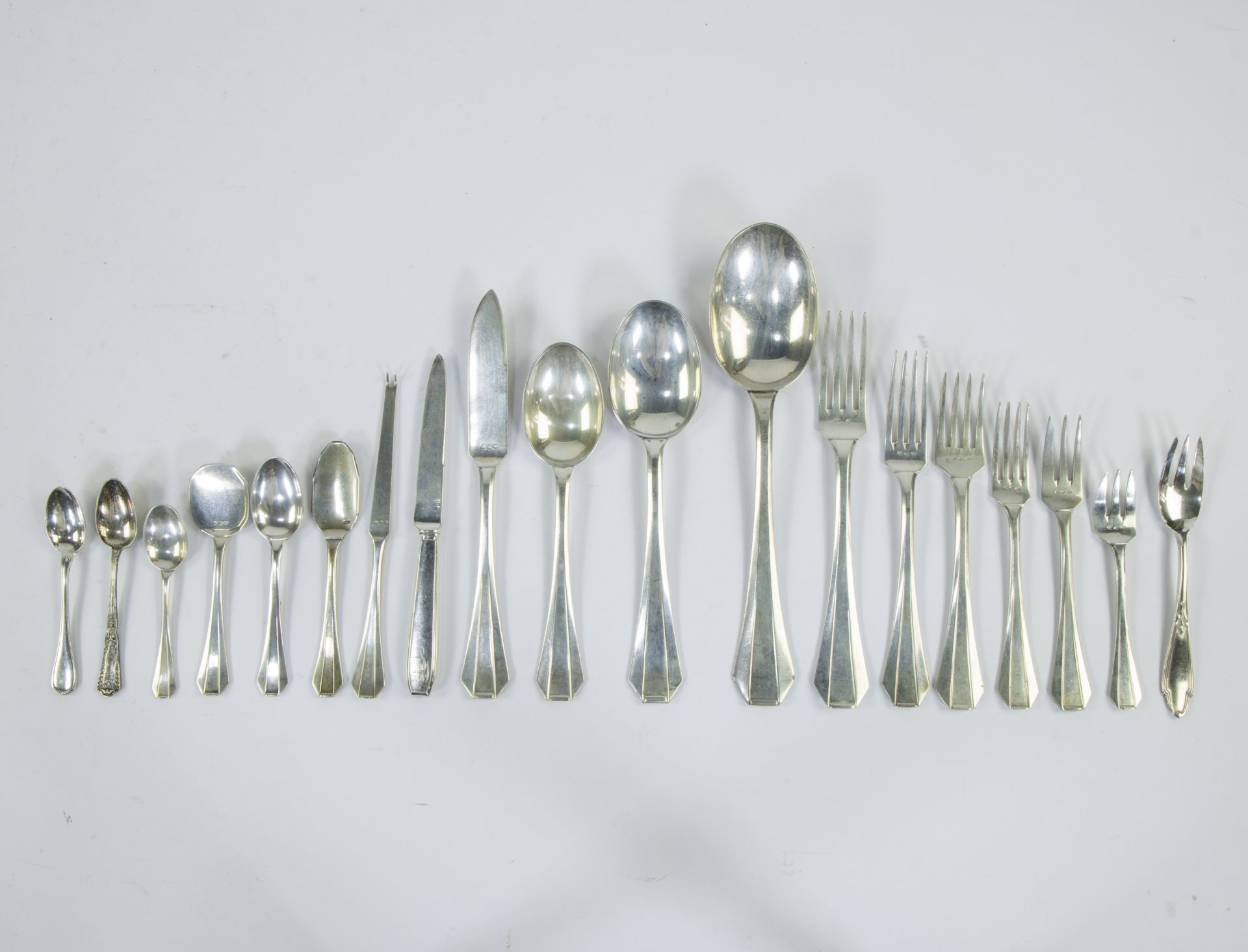 Silver cutlery Delheid, A800, weight 10660 grams, with initials of the family De Witte Jacques Wille