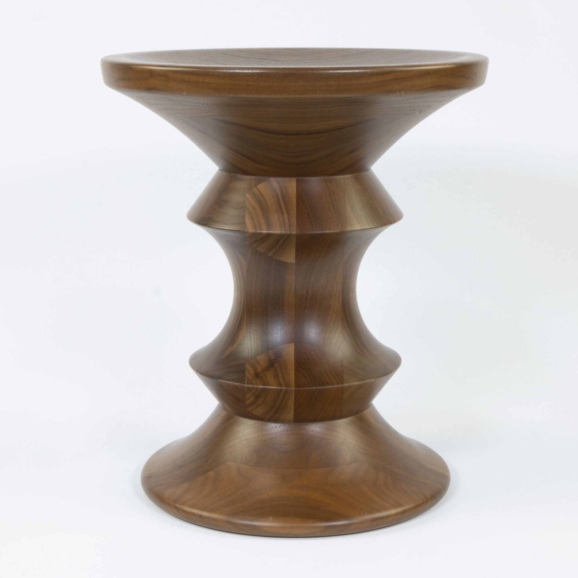 Eames stool in solid walnut, model B 1960, published by Vitra, design by Charles and Ray Eames - Bild 3 aus 6