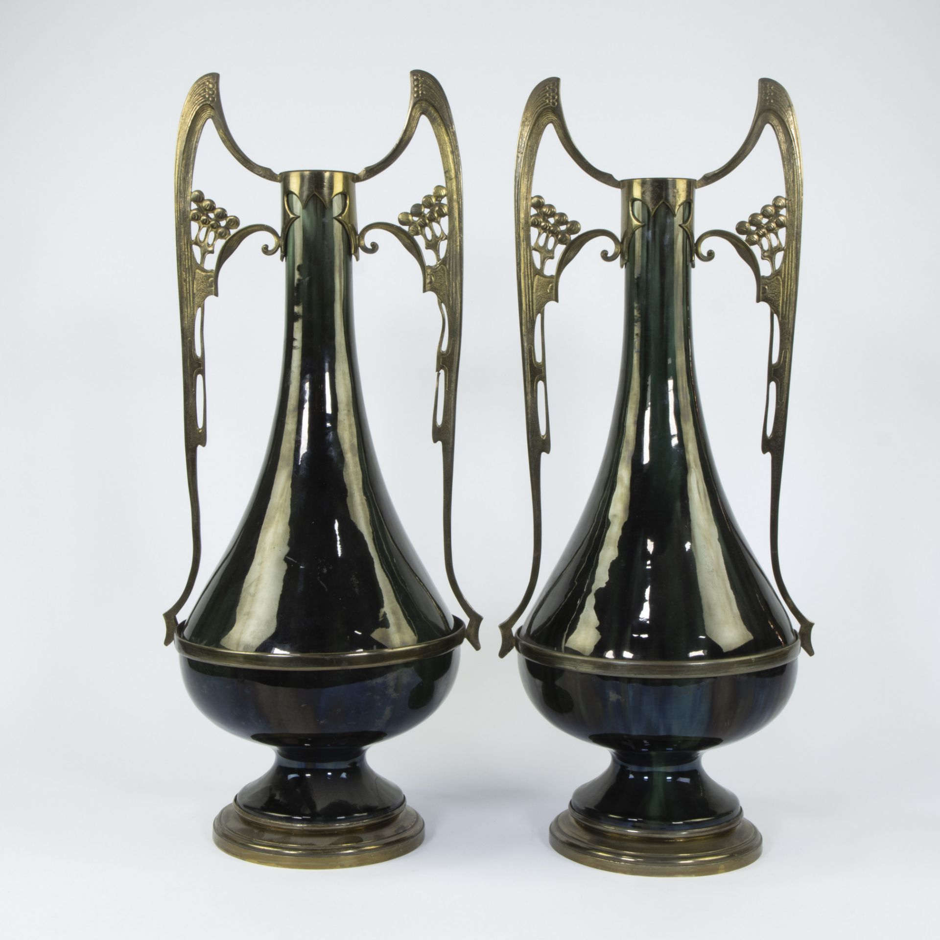 Couple Brussels Art Nouveau vase in ceramic with gilt brass, circa 1900 - Image 4 of 6