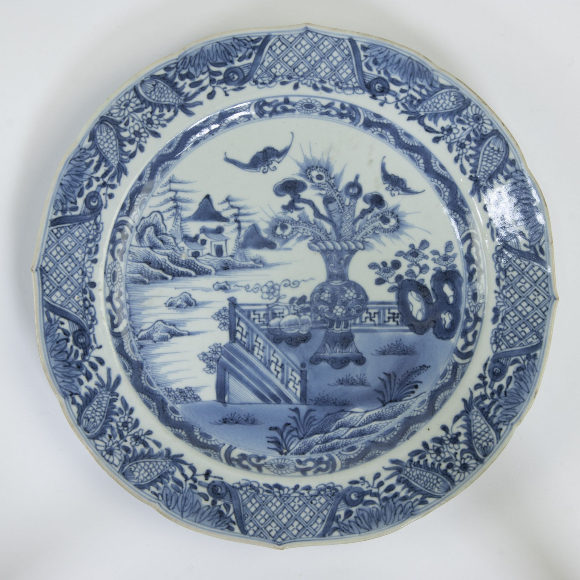 2 Chinese Imari plates and 4 blue and white plates, 18th century - Image 8 of 13