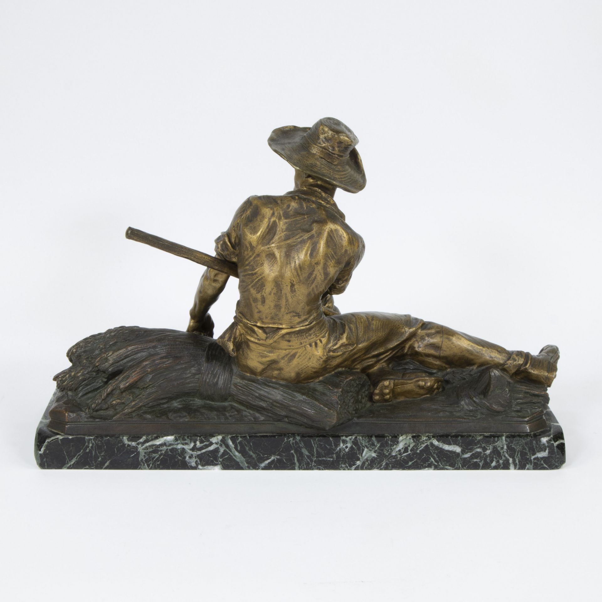 Edouard DROUOT (1859-1945), gold patinated bronze sculpture of a resting peasant on marble plinth, s - Bild 3 aus 5