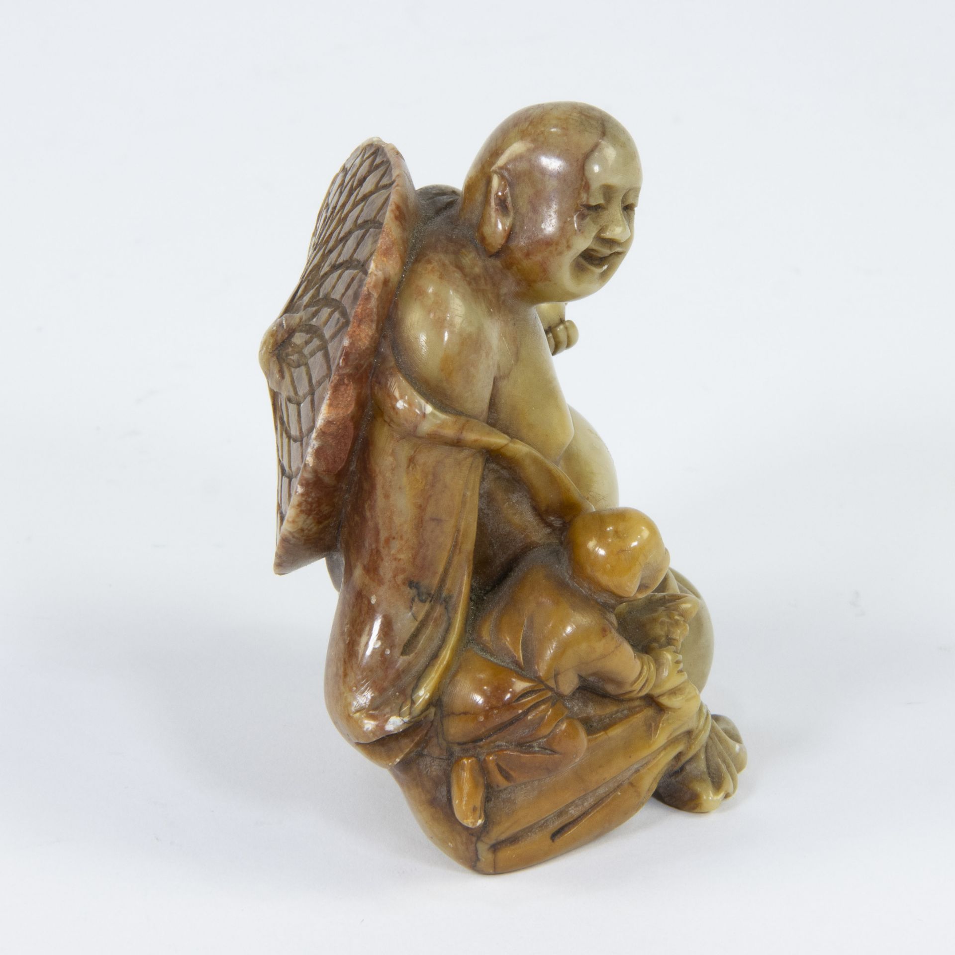 God of good luck and good fortune Hotei Buddha or laughing Buddha in soapstone - Bild 4 aus 5