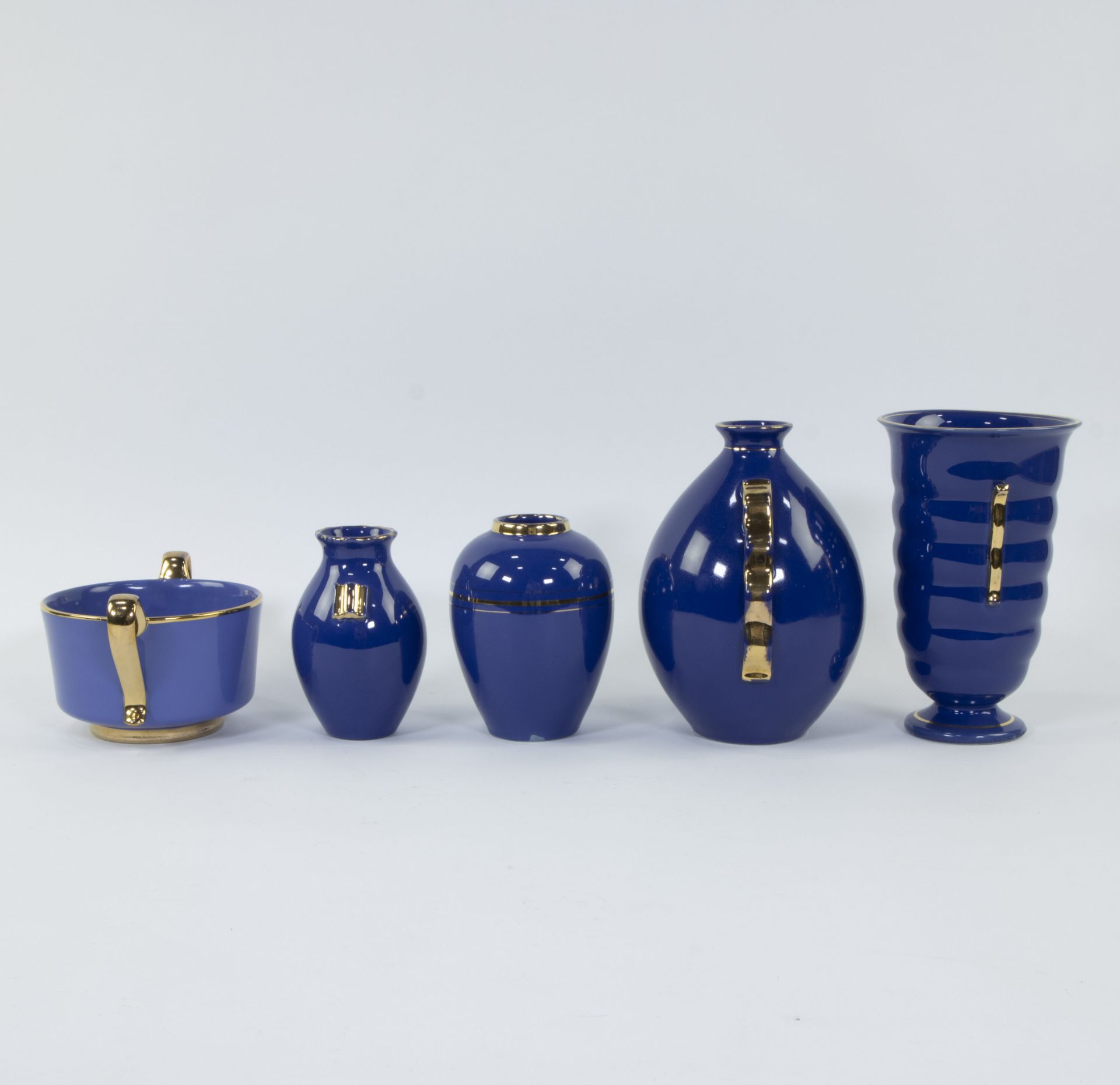 Collection of blue ceramic vases Boch Frères La Louvière a.o. design by Raymond Chevalier, marked - Bild 2 aus 5