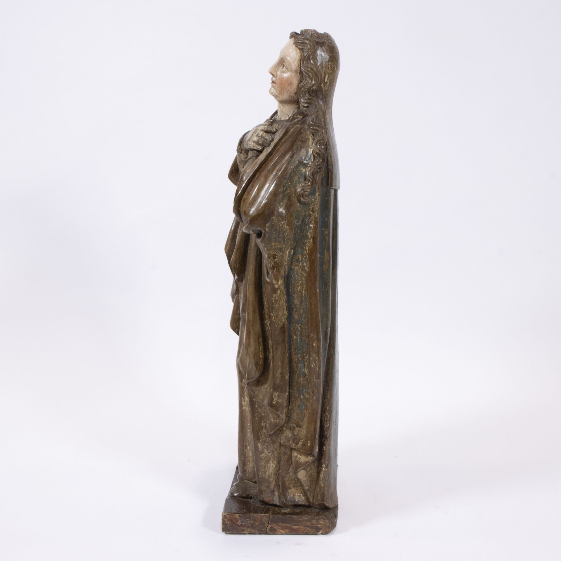 Full-round carved wooden statue in walnut of Our Lady of Sorrows, original polychromy, 2nd half 16th - Image 3 of 5