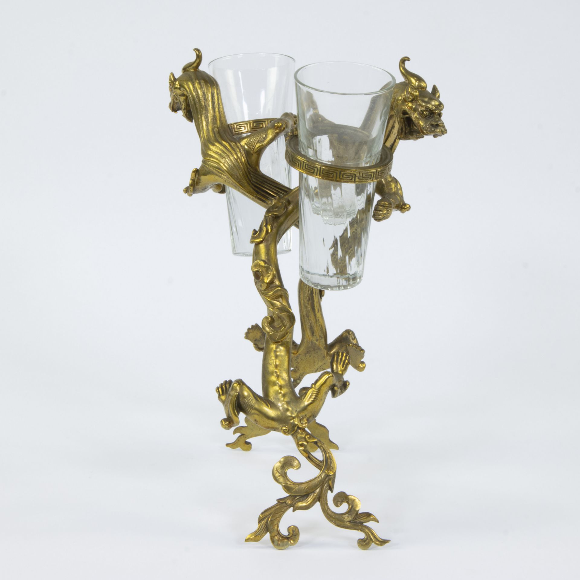 A 'twin' glass holder in gilt bronze in the shape of 2 dragons, circa 1900 - Image 4 of 4