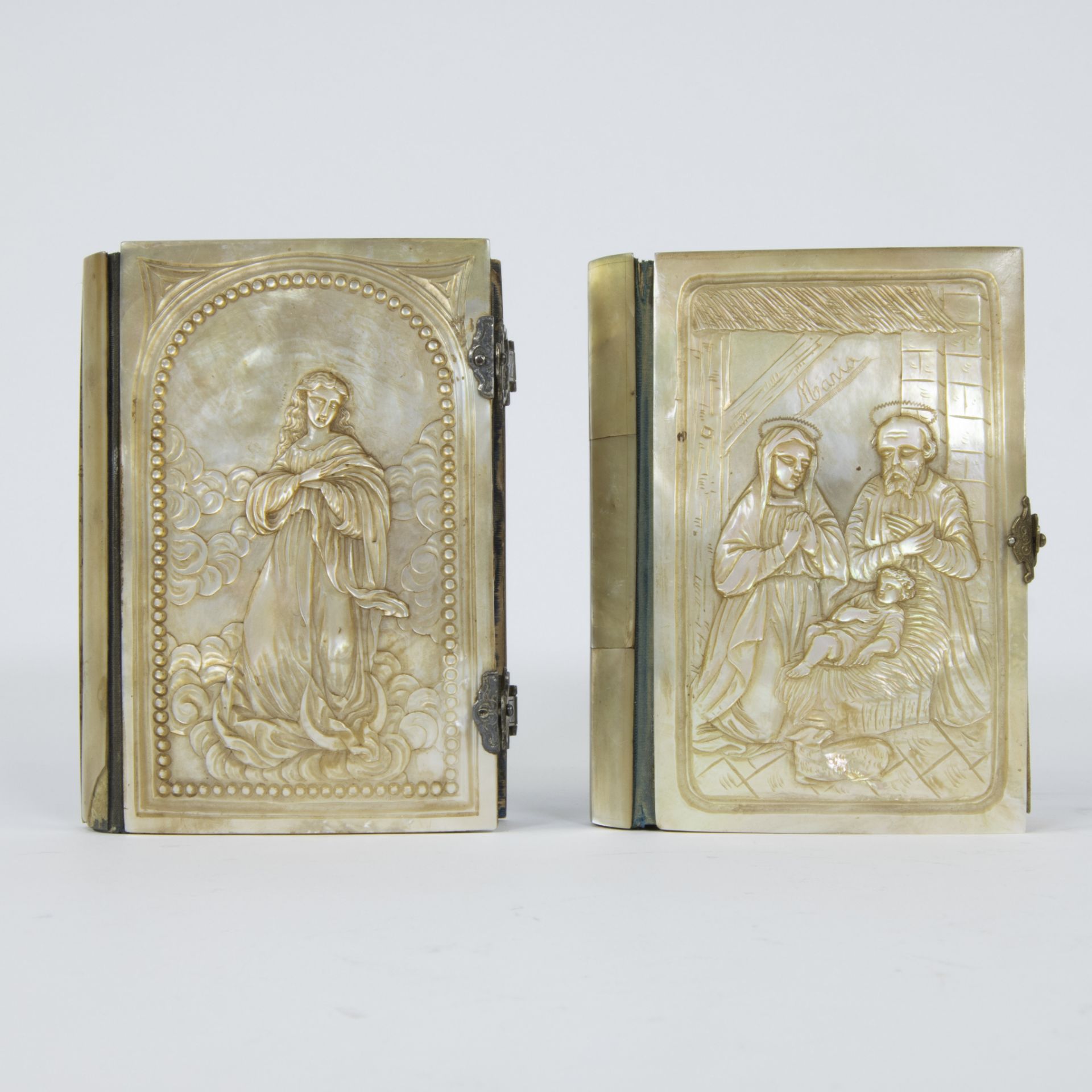 2 booklets with Catholic prayers and meditations, covers in mother-of-pearl, gold on slices