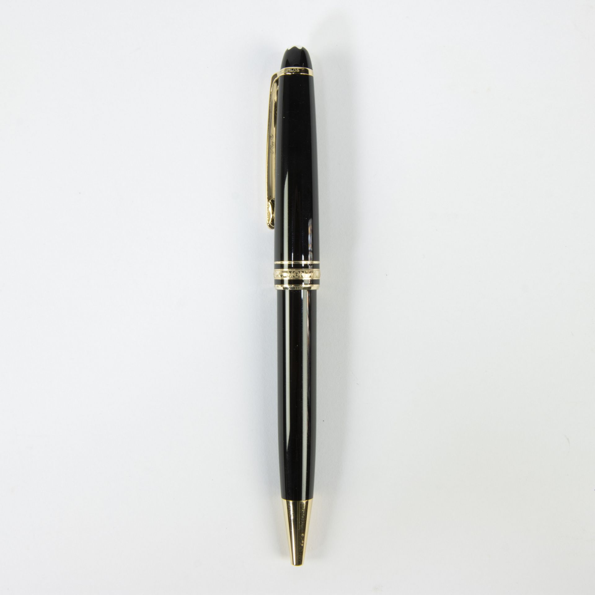 Ballpoint pen Meisterstuck from Montblanc in black resin with gold coloured details and the iconic M - Bild 2 aus 2