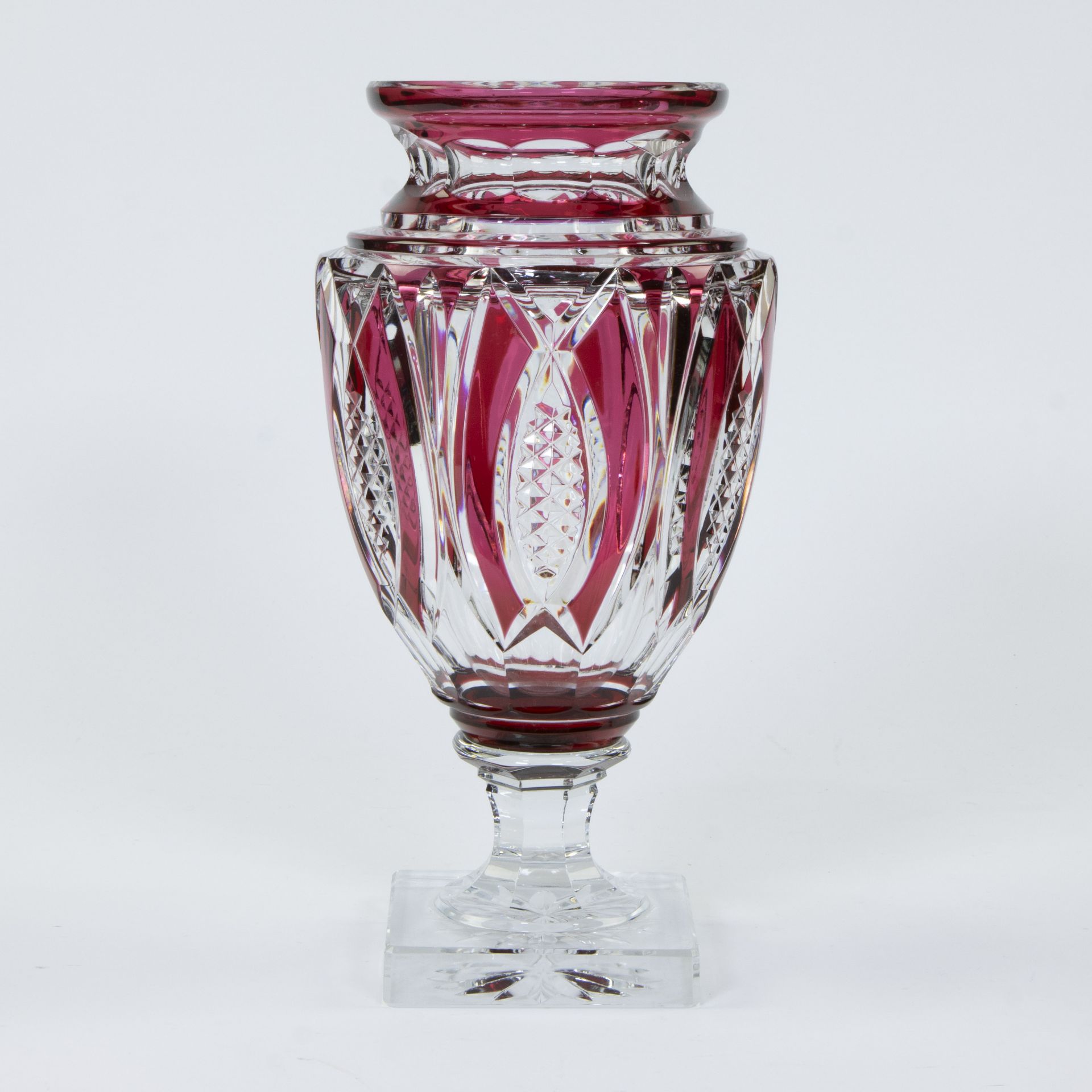 Val Saint Lambert clear and red cut crystal vase model Jupiter - Image 2 of 4