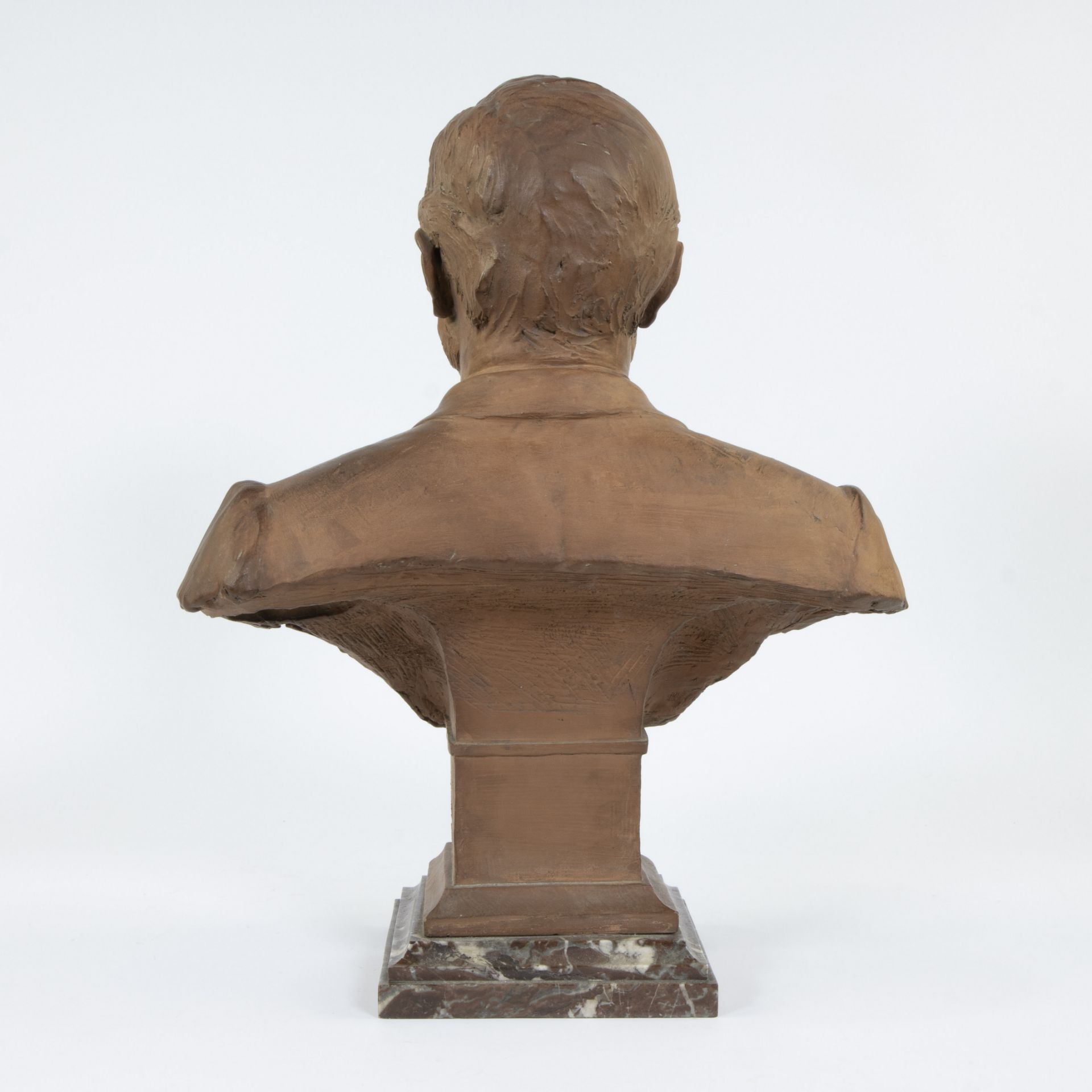 Dominique VAN DEN BOSSCHE (1854-1906), male terracotta bust, signed and dated 1895 - Bild 3 aus 5