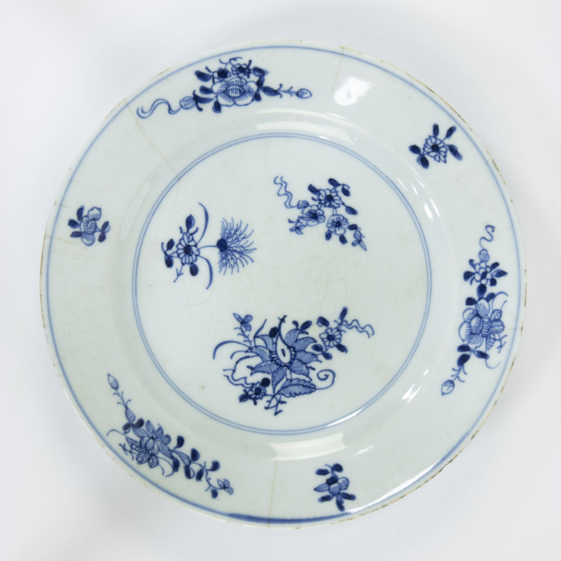 2 porcelain dishes and 2 dinner plates, the dishes with old rim cleat repair, one plate repaired, th - Image 4 of 9