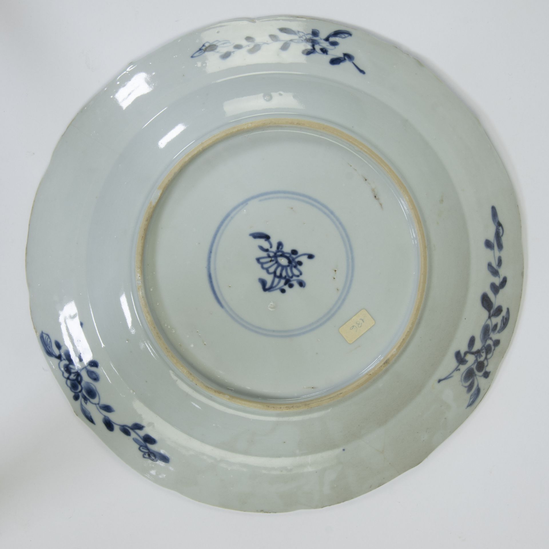 2 Chinese Imari plates and 4 blue and white plates, 18th century - Image 13 of 13