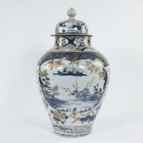 Large Japanese Imari lidded vase 19th/20th century