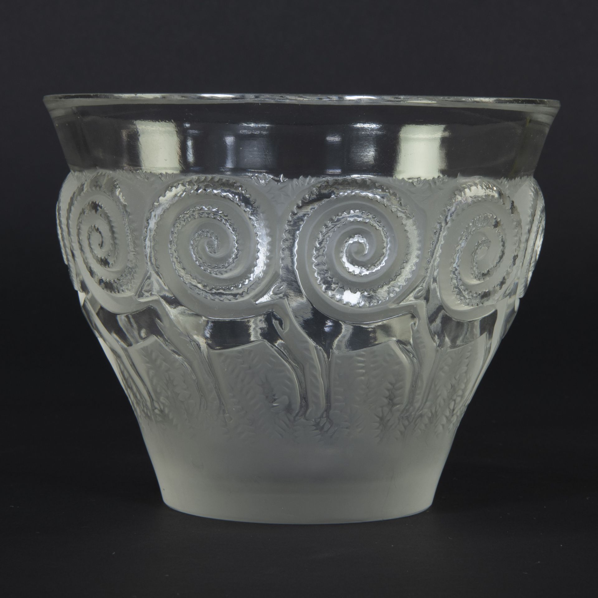René Lalique 'Rennes' vase in frosted and polished glass, design 1933, marked Lalique France - Bild 2 aus 5