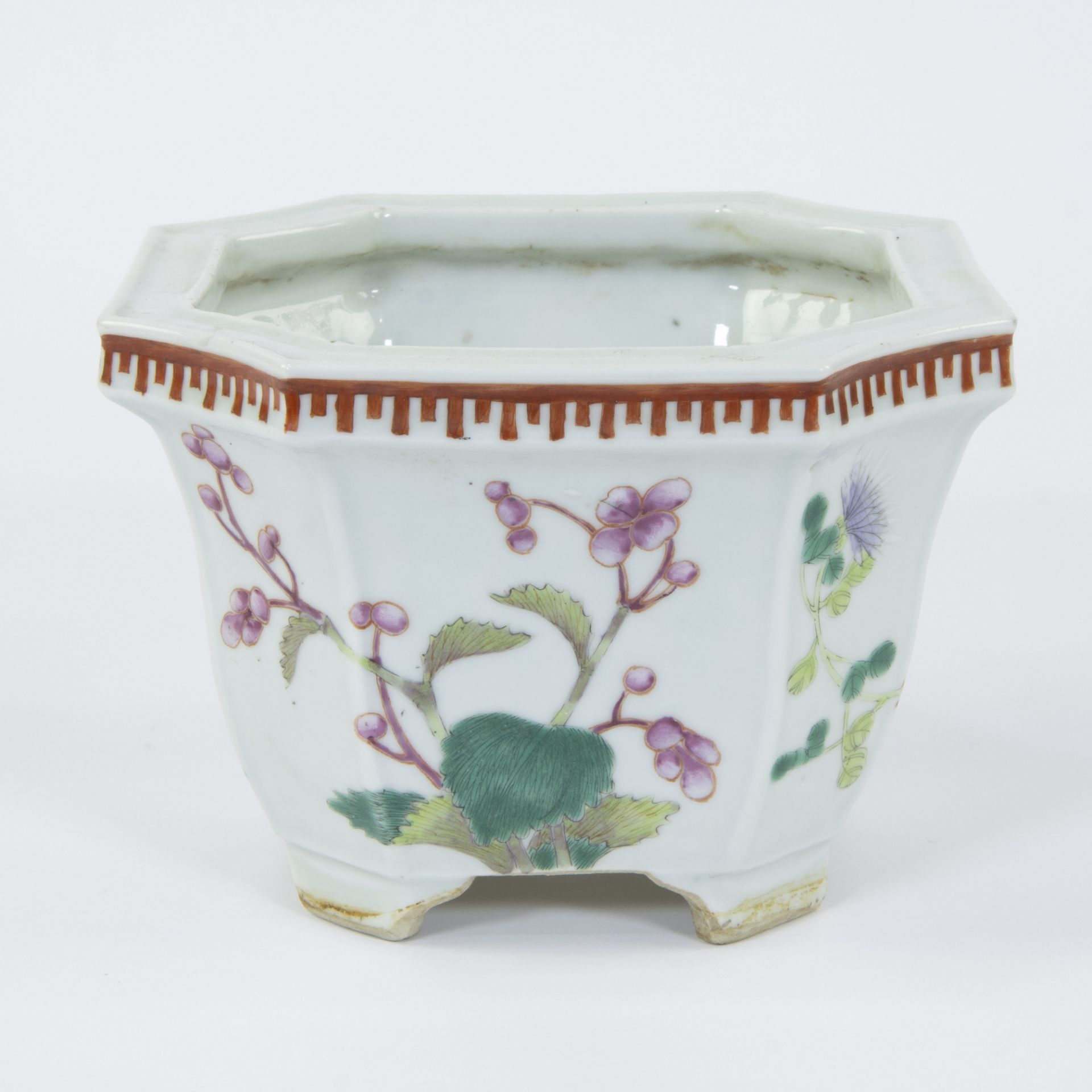 Small Chinese famille rose cache pot, 19th century