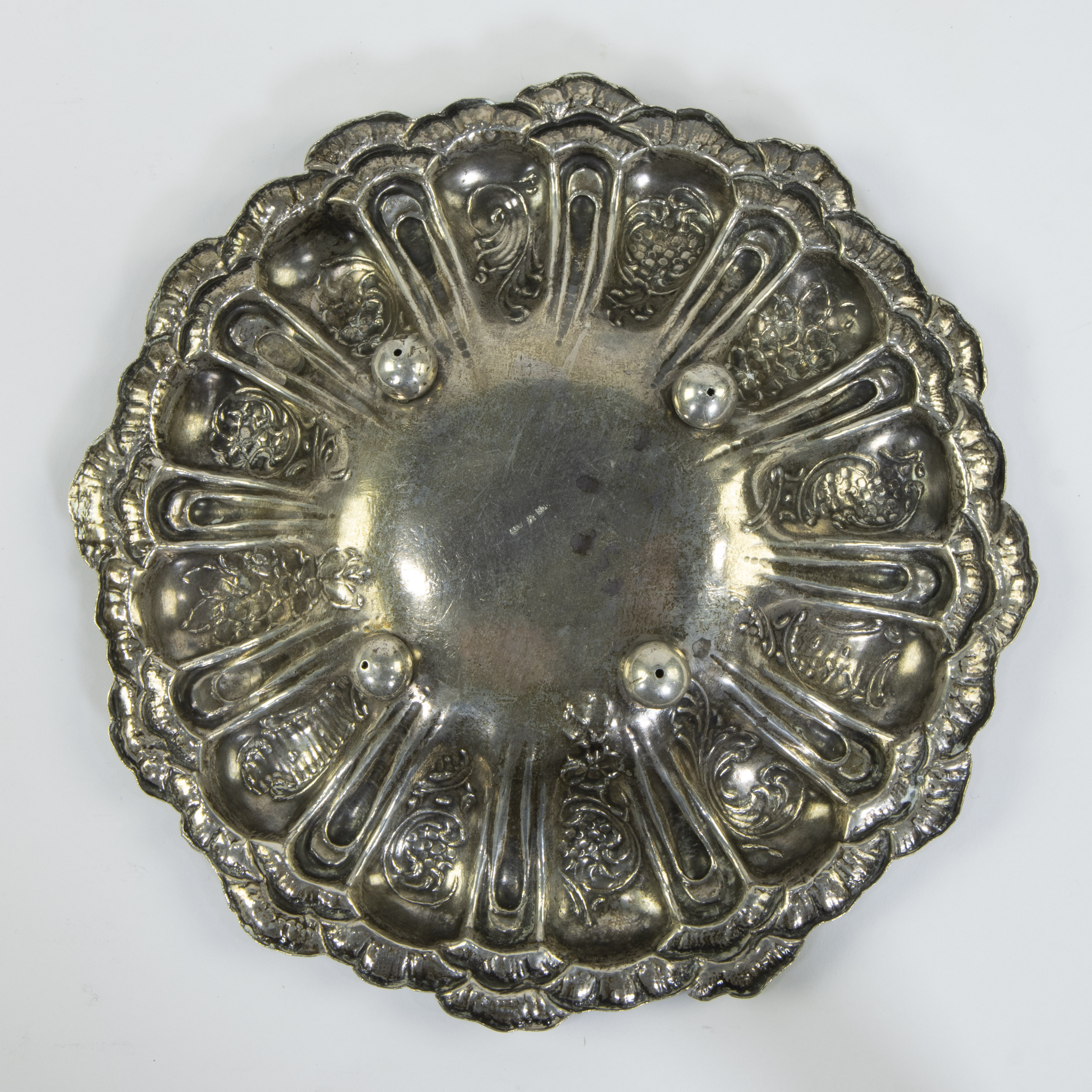 2 silver dishes, repoussé - Image 5 of 6