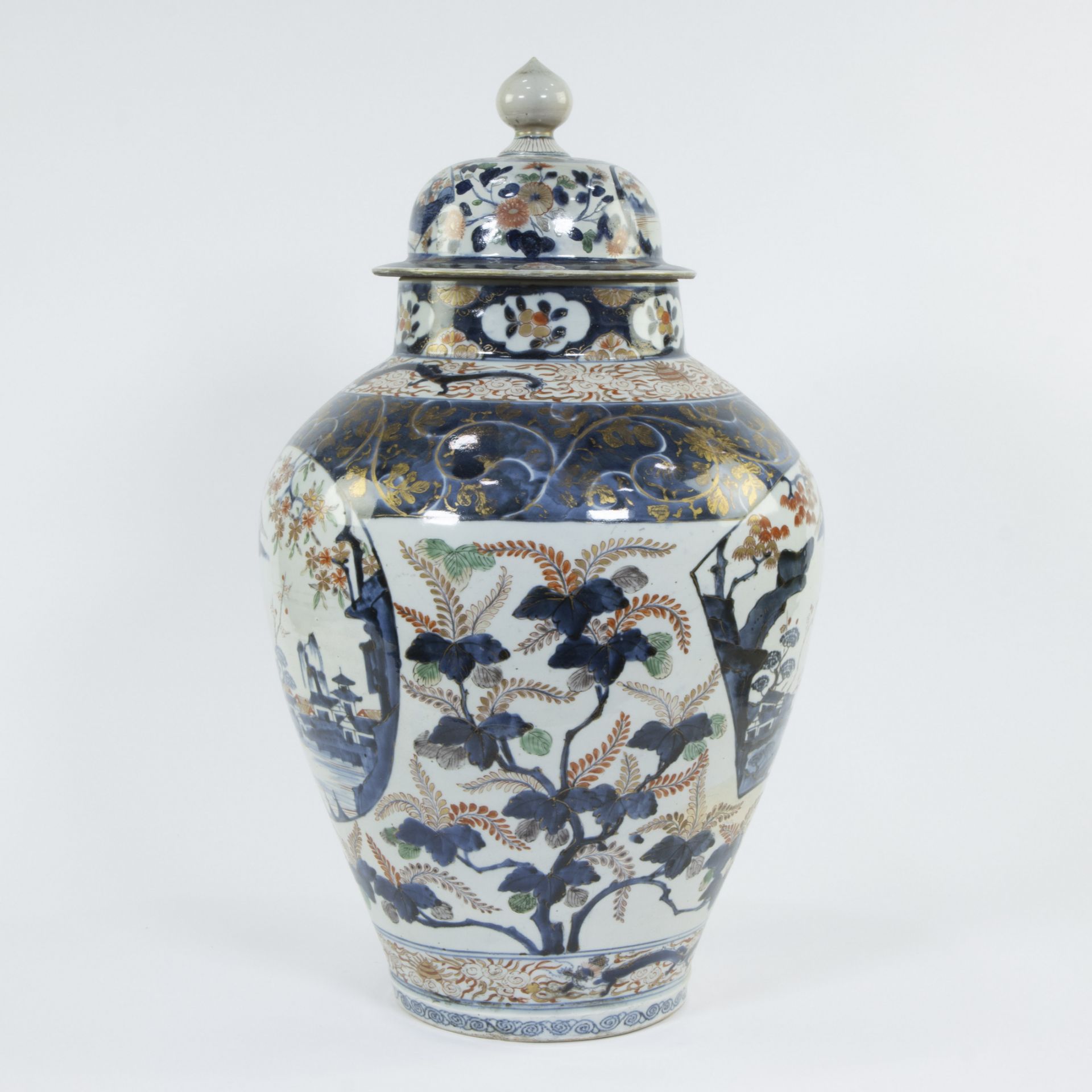 Large Japanese Imari lidded vase 19th/20th century - Image 2 of 10