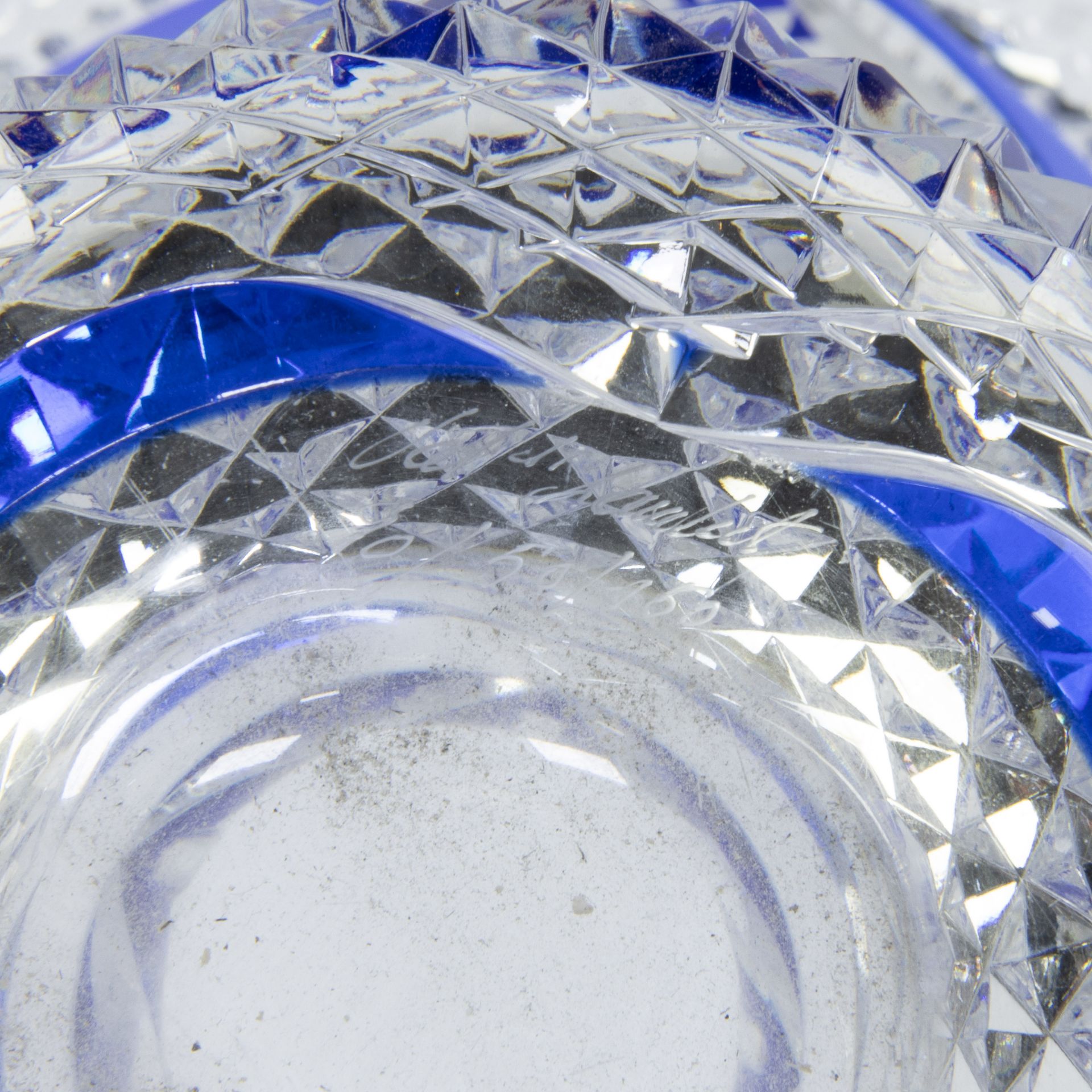 Val Saint Lambert clear and blue cut crystal vase model OMER, signed and numbered 90/50/150 - Image 5 of 5