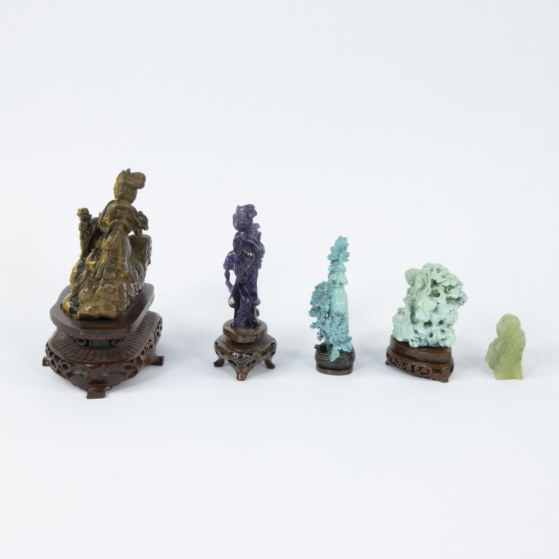 5 Chinese figurines in tiger eye, amethyst, howlite and serpentine - Image 2 of 4