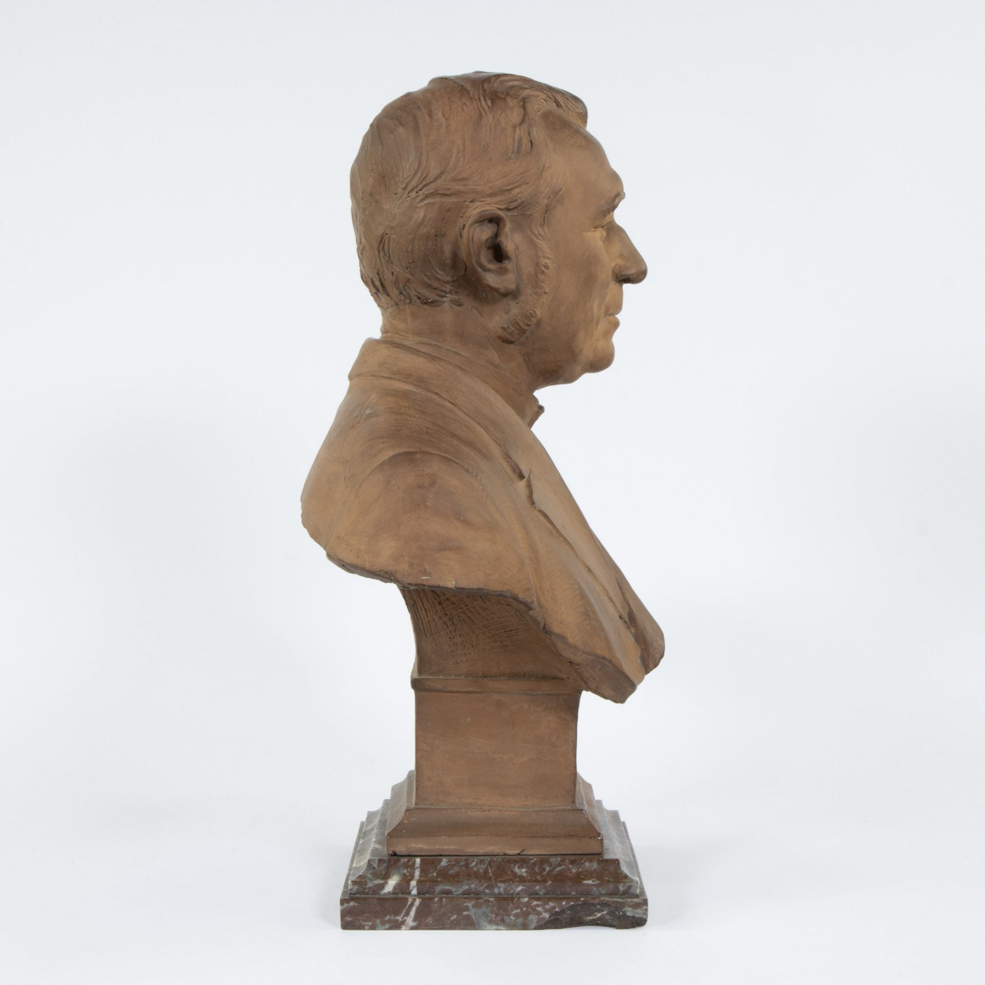 Dominique VAN DEN BOSSCHE (1854-1906), male terracotta bust, signed and dated 1895 - Bild 4 aus 5