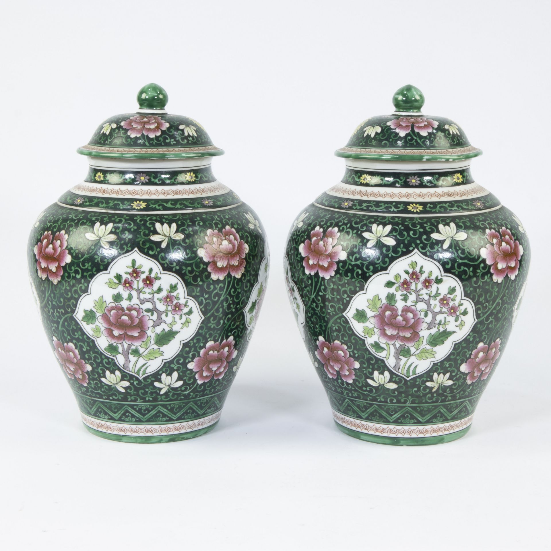 Pair of lidded vases in Samson porcelain with floral decoration in famille rose style
