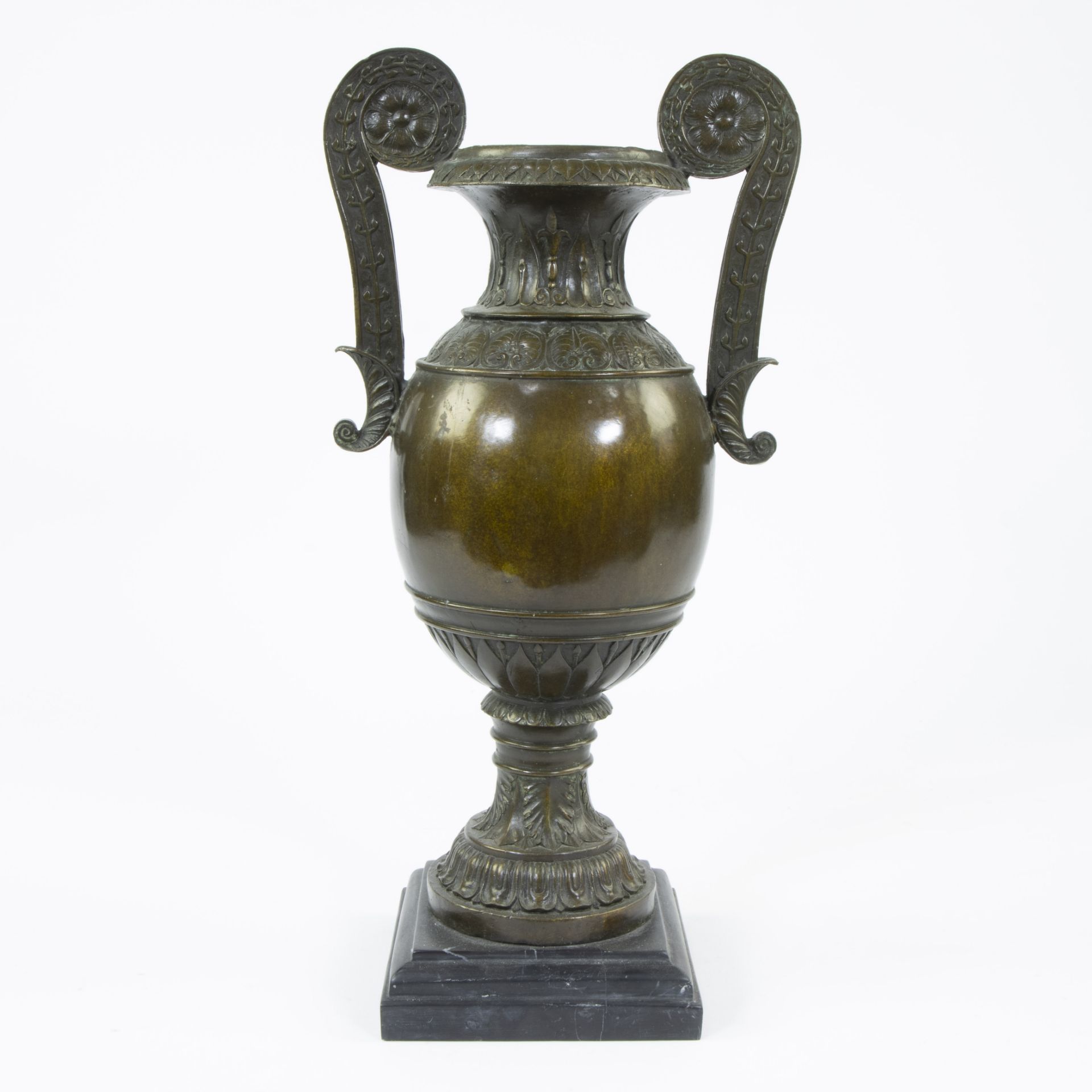 Large bronze neo-classical vase after Greek Roman example, on marble base - Image 3 of 4