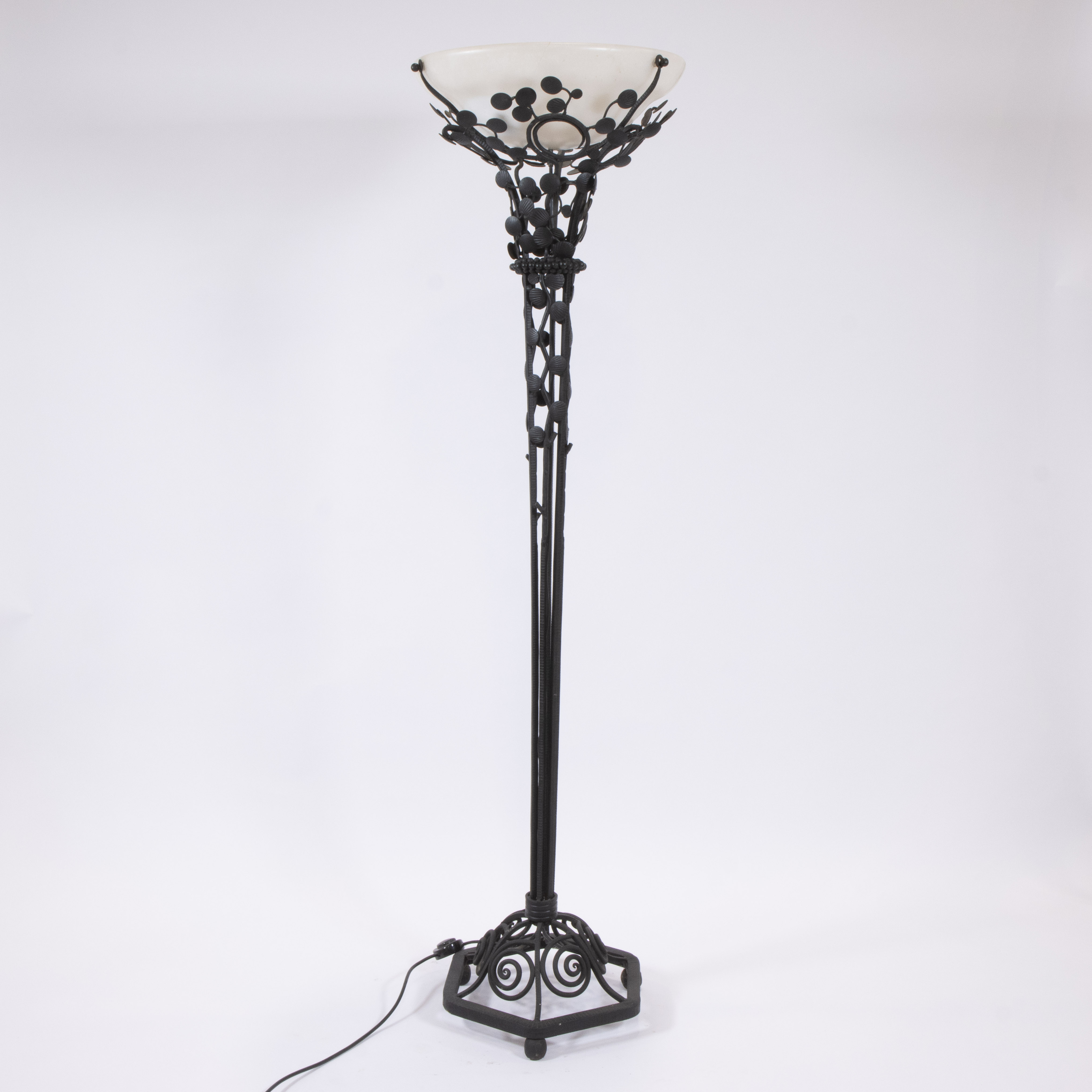 Art Deco floor lamp in wrought iron with alabaster coupe - Image 4 of 4