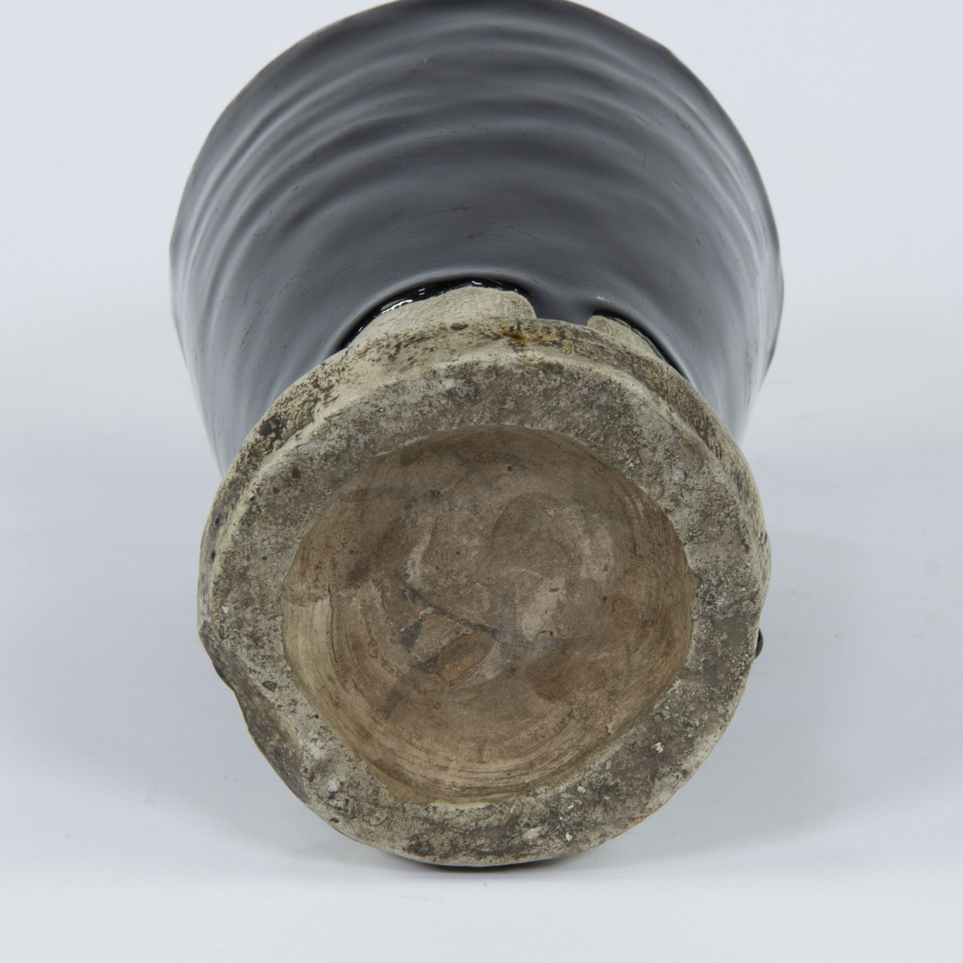 Cylindrical tapered vase in brown stoneware with thick black glaze, Tenmoku glaze, China, HONAN, Min - Image 5 of 5