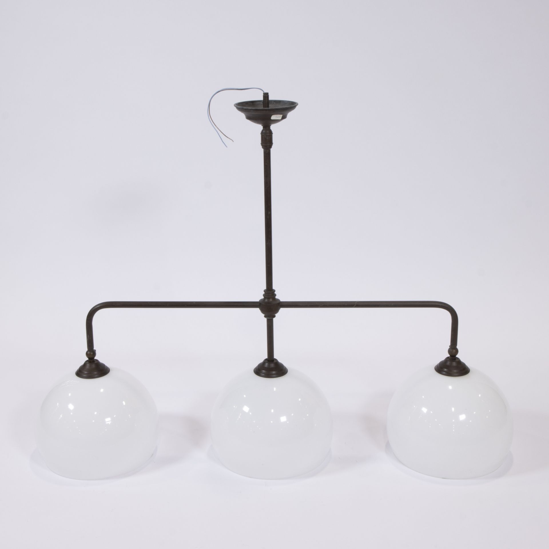 Vintage chandelier in metal with 3 light points in white glass - Image 3 of 4