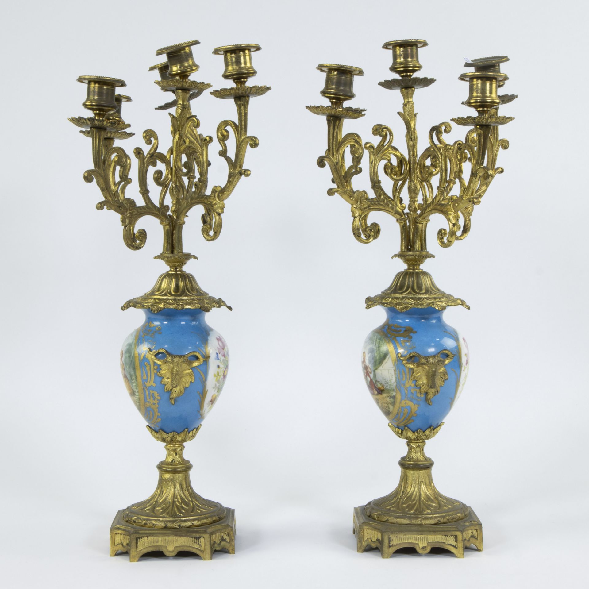 Pair of French candlesticks Napoleon III in Sèvres style with hand-painted romantic decor and gilt r - Image 2 of 4