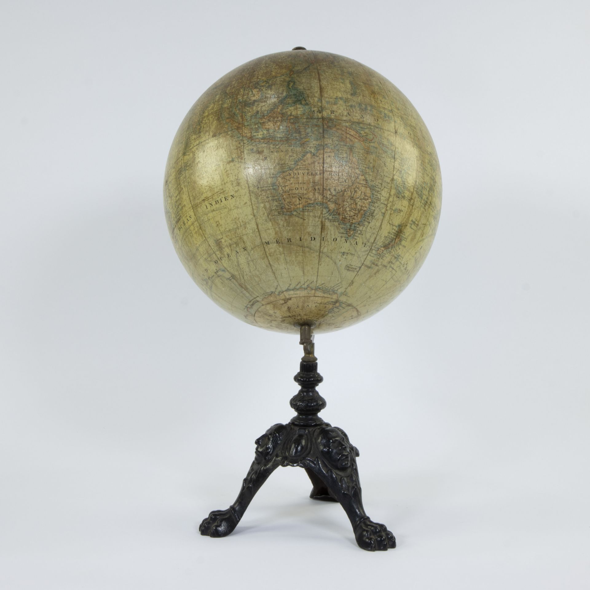 Globe on cast iron base marked Globe Terrestre J. Lebègue & Cie Paris, circa 1890 - Image 4 of 5