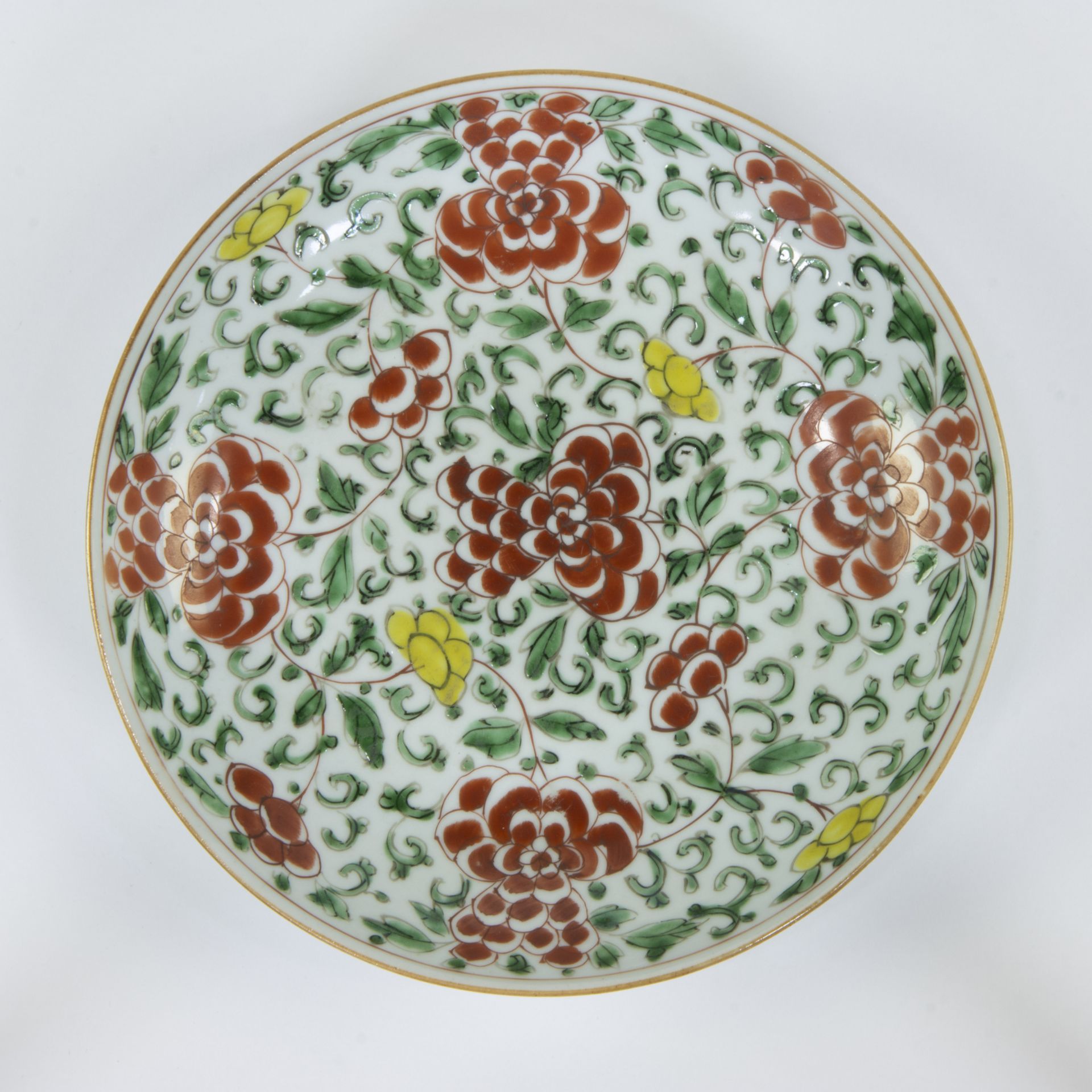 Chinese famille verte porcelain plate with peonies decoration, Kangxi 1680 - 1700