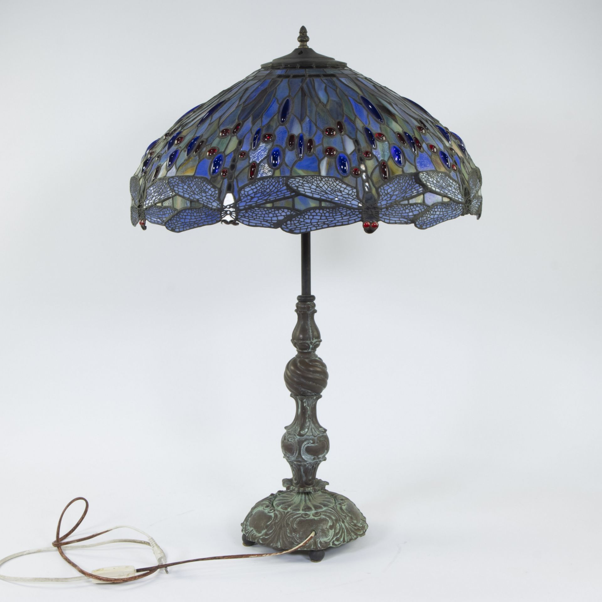 Large patinated lampadaire in Tiffany style with shade in stained colored glass with dragonflies - Bild 3 aus 4