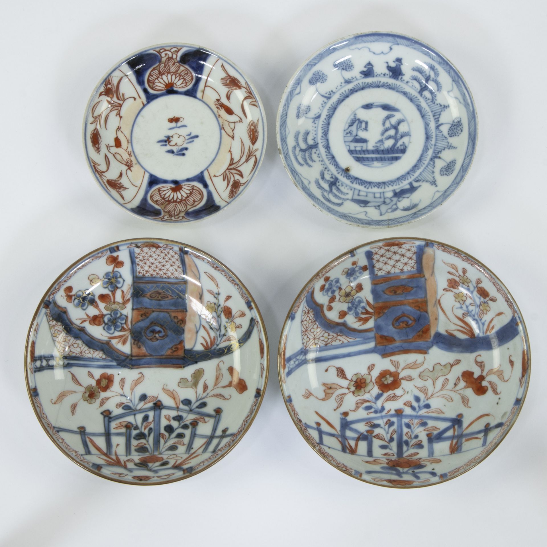 Lot of Chinese Imari saucers and cups and blue and white saucer - Image 2 of 5