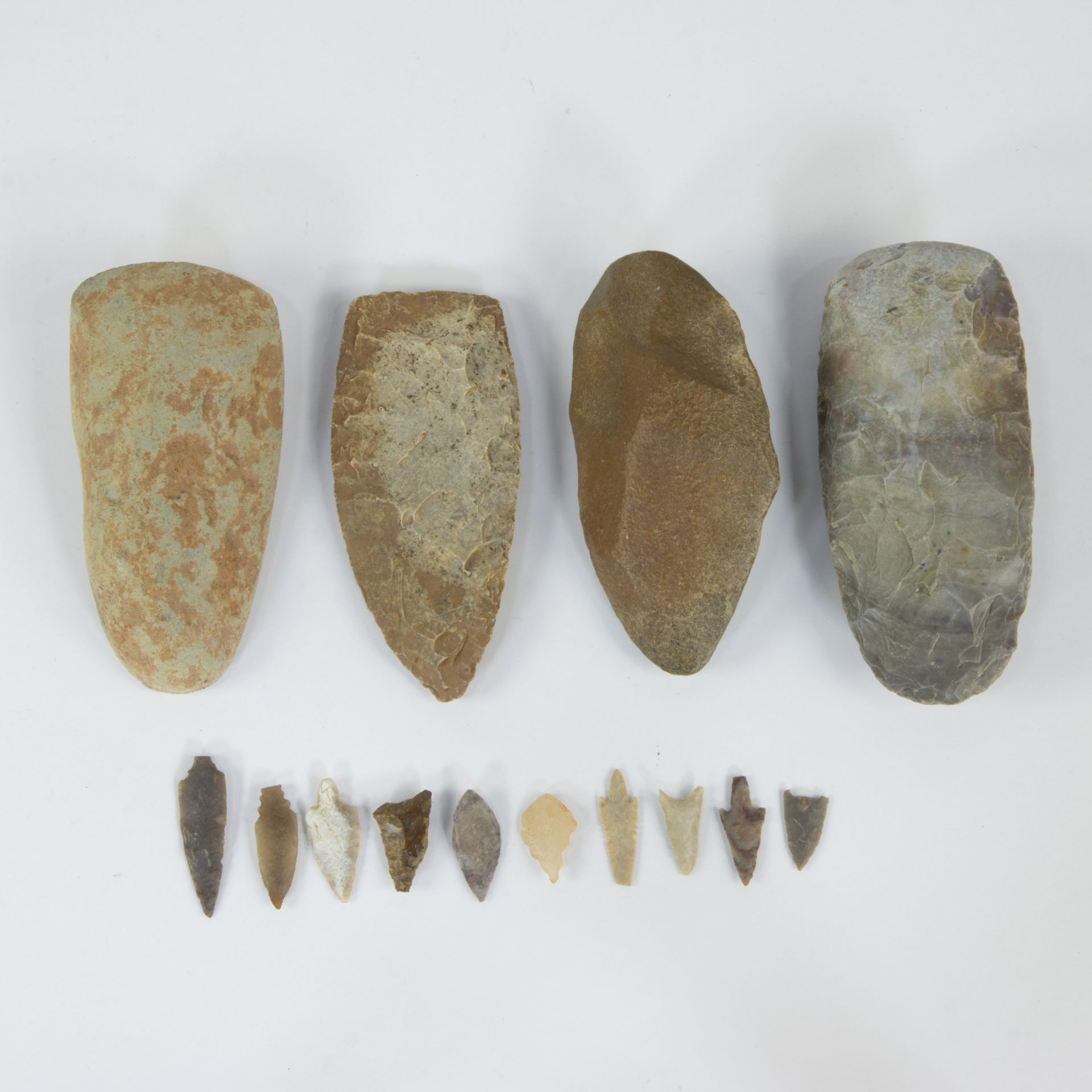 Neolithic tools and spearheads made of flint and natural stone - Bild 2 aus 2