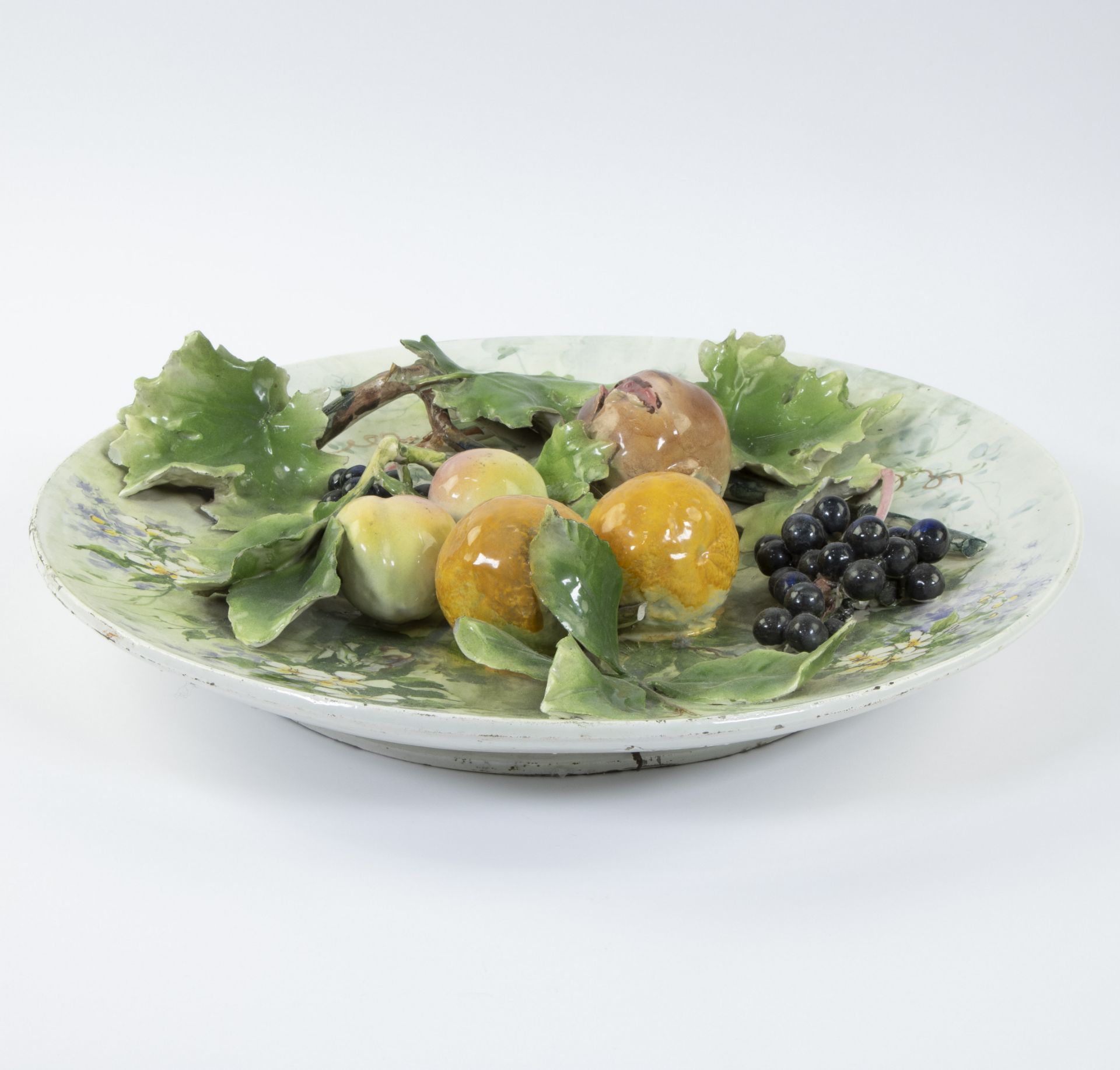 Large antique dish in barbotine with fruit and grape leaves - Image 2 of 3