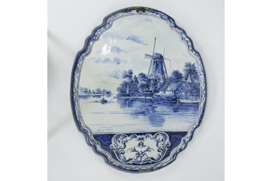 Pair of handmade decorative pottery plaques, Makkum, 19th century, after du Chattel Delft (after pai - Bild 2 aus 8