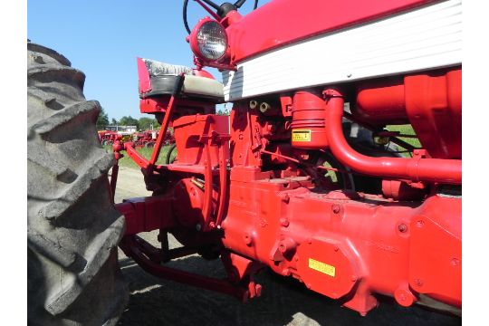 1963 International 460 Row Crop Tractor - Image 3 of 16