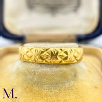 NO RESERVE - A Patterned 22ct Gold Band. The 22ct yellow gold ring has a repeating pattern to the