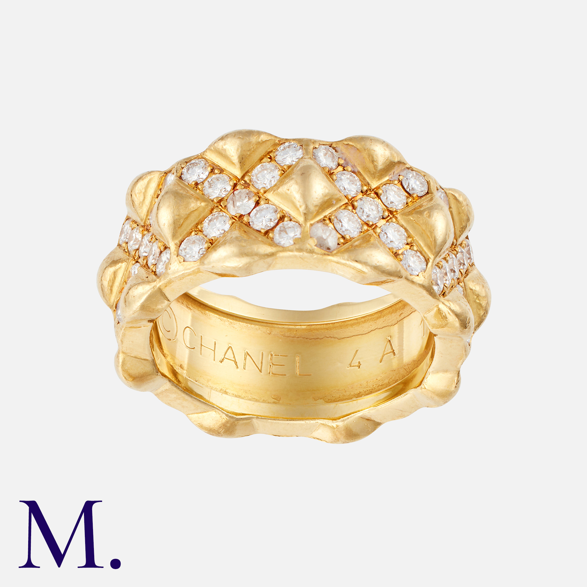 CHANEL. A Diamond Coco Crush Ring in 18K yellow gold, set with 72 round cut diamonds weighing - Bild 2 aus 2