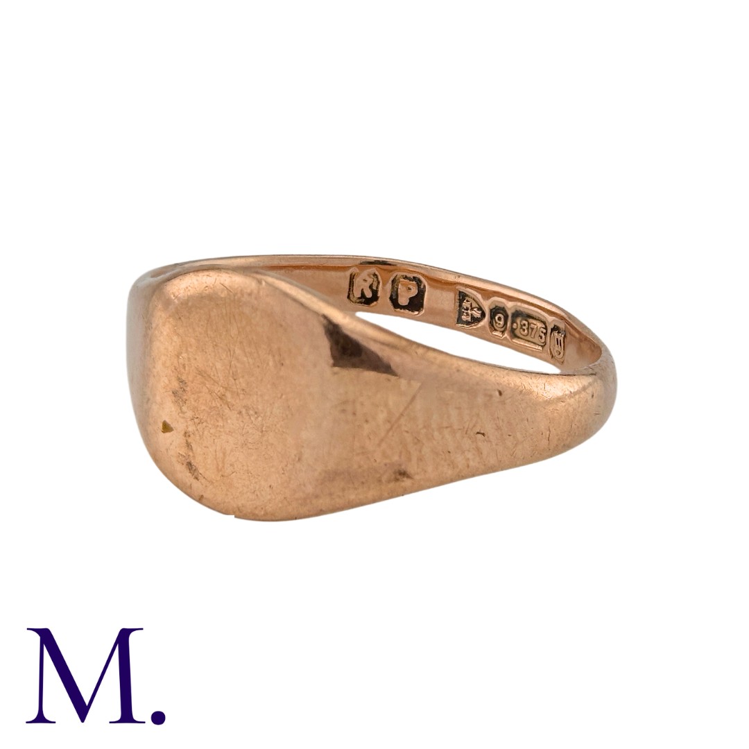 Two Gold Signet Rings in 9K gold. One with a plain face in 9ct rose gold and the other set with a - Image 3 of 5