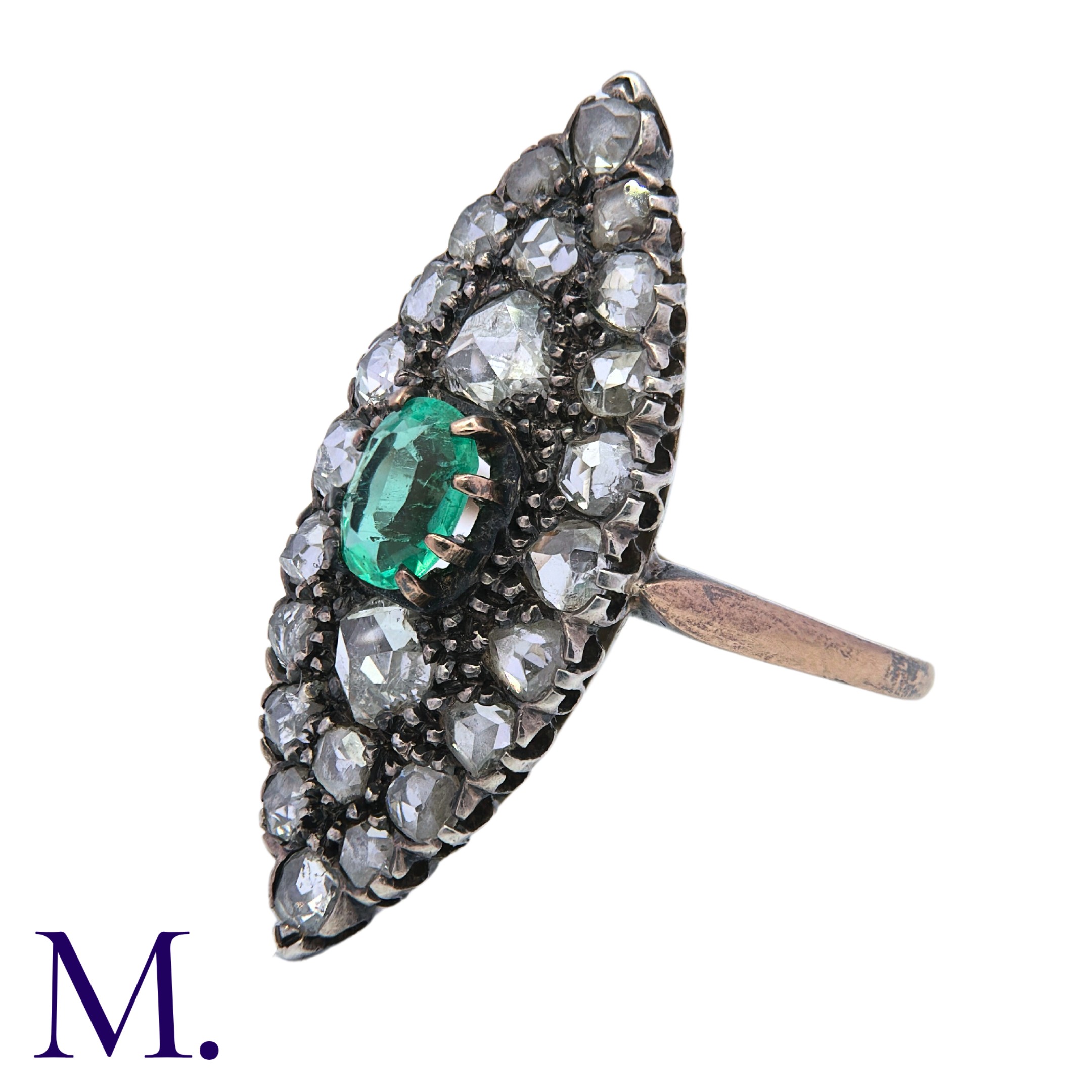 An Antique Emerald and Diamond Marquise Ring in 18K yellow gold, set with an oval-cut emerald to the - Image 4 of 5