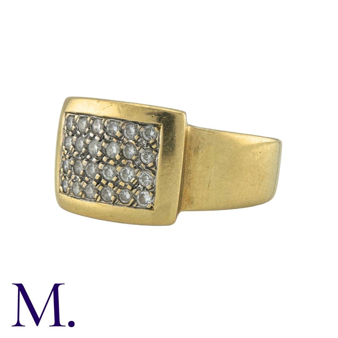 A Diamond Ring in 18K yellow gold, pavé set with 24 round cut diamonds. French marks for 18ct - Bild 2 aus 3