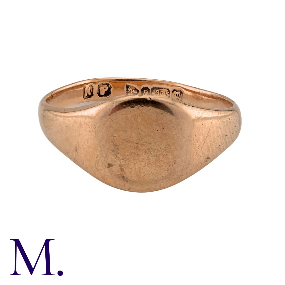Two Gold Signet Rings in 9K gold. One with a plain face in 9ct rose gold and the other set with a - Image 2 of 5