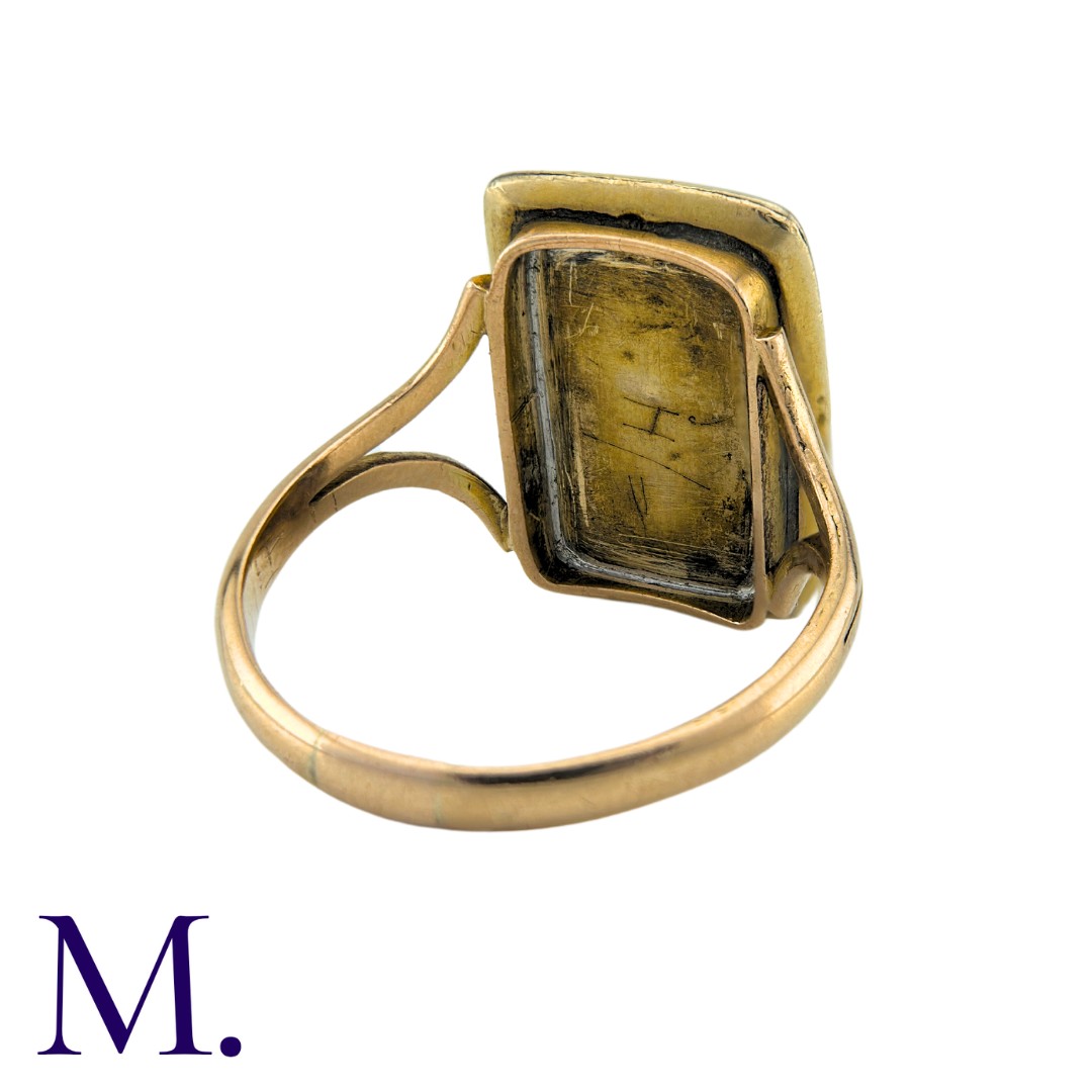 An Antique Lover's Eye Ring in 15k yellow gold, set with and ornate, foliate framed aperture - Image 4 of 4