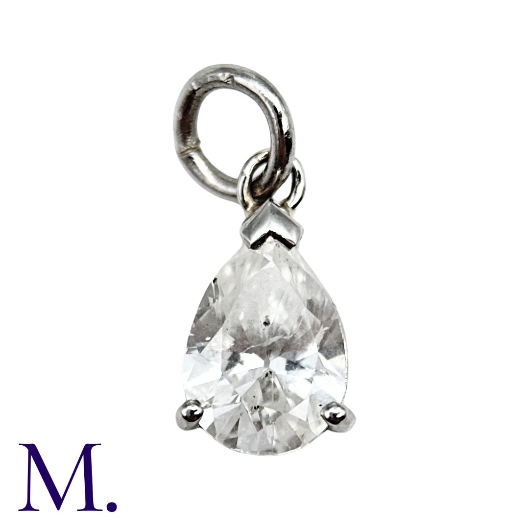 A Diamond Pendant in white gold, set with a pear-cut diamond weighing approximately 1.4ct. Size: 1. - Bild 3 aus 3
