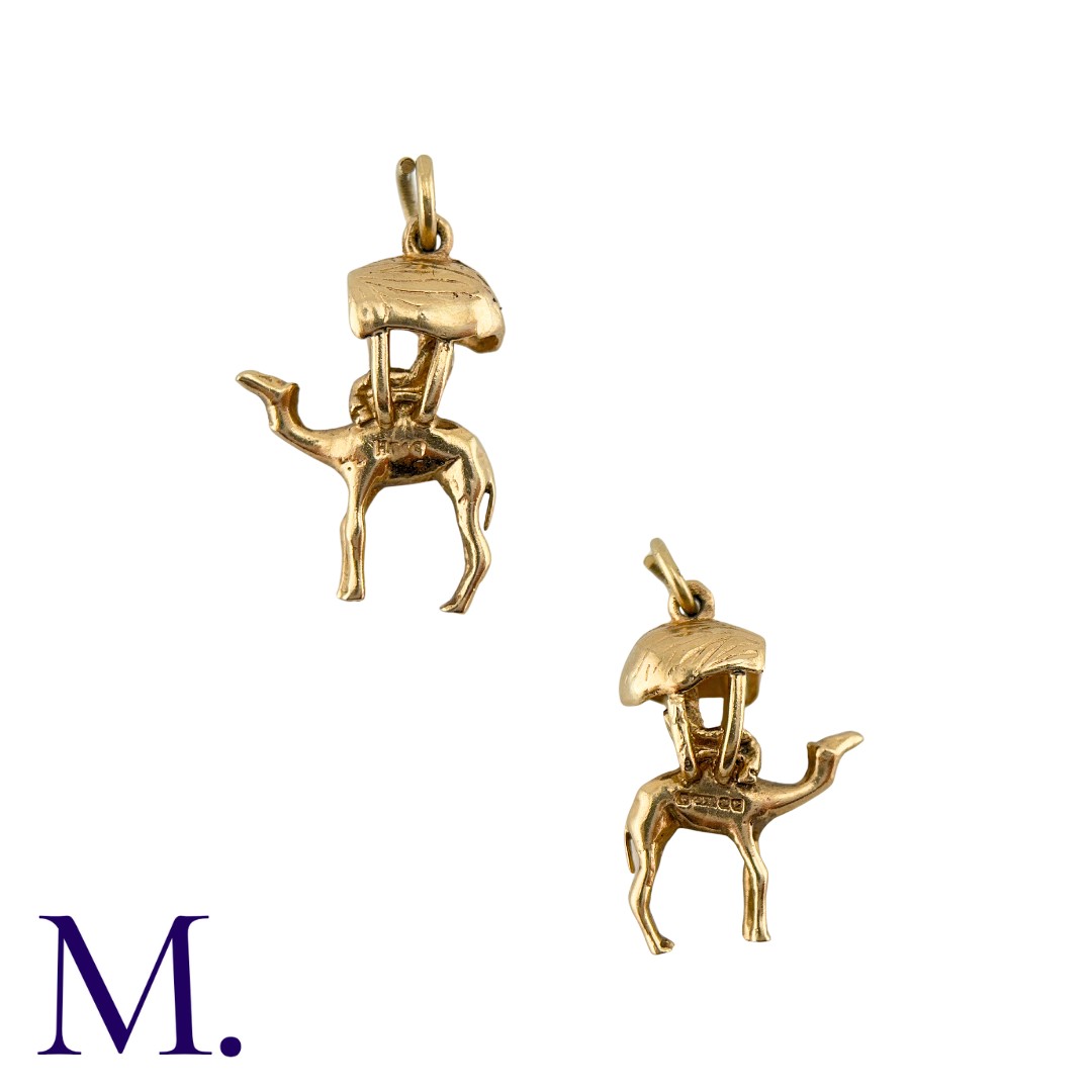 A Group of Gold Charms including a wagon, a camel, a handbag, a water carrier, a boot and a cross. - Image 7 of 7