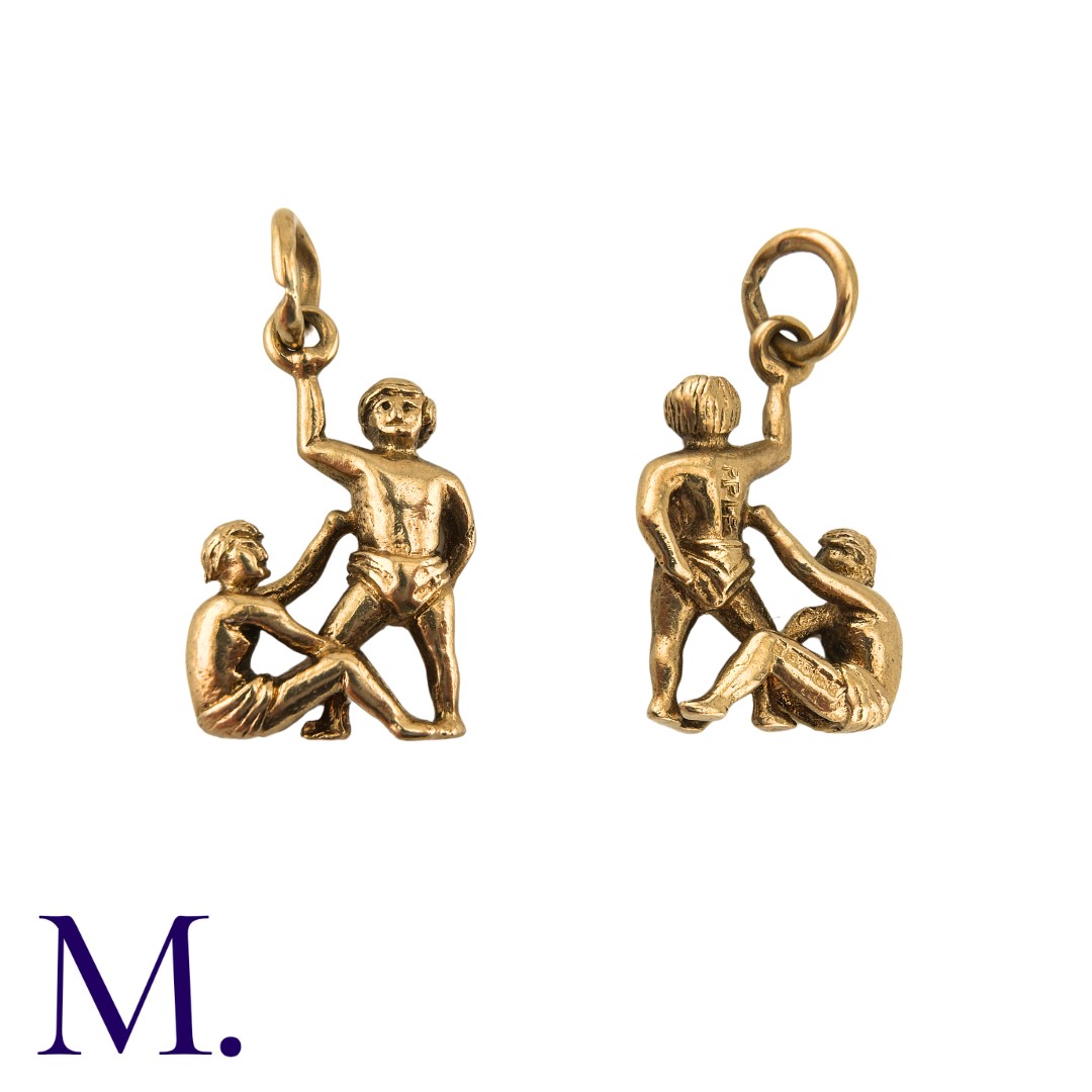 NO RESERVE - Two Gold Charms in 9K yellow gold. One depicting a Winston Churchill head with cigar