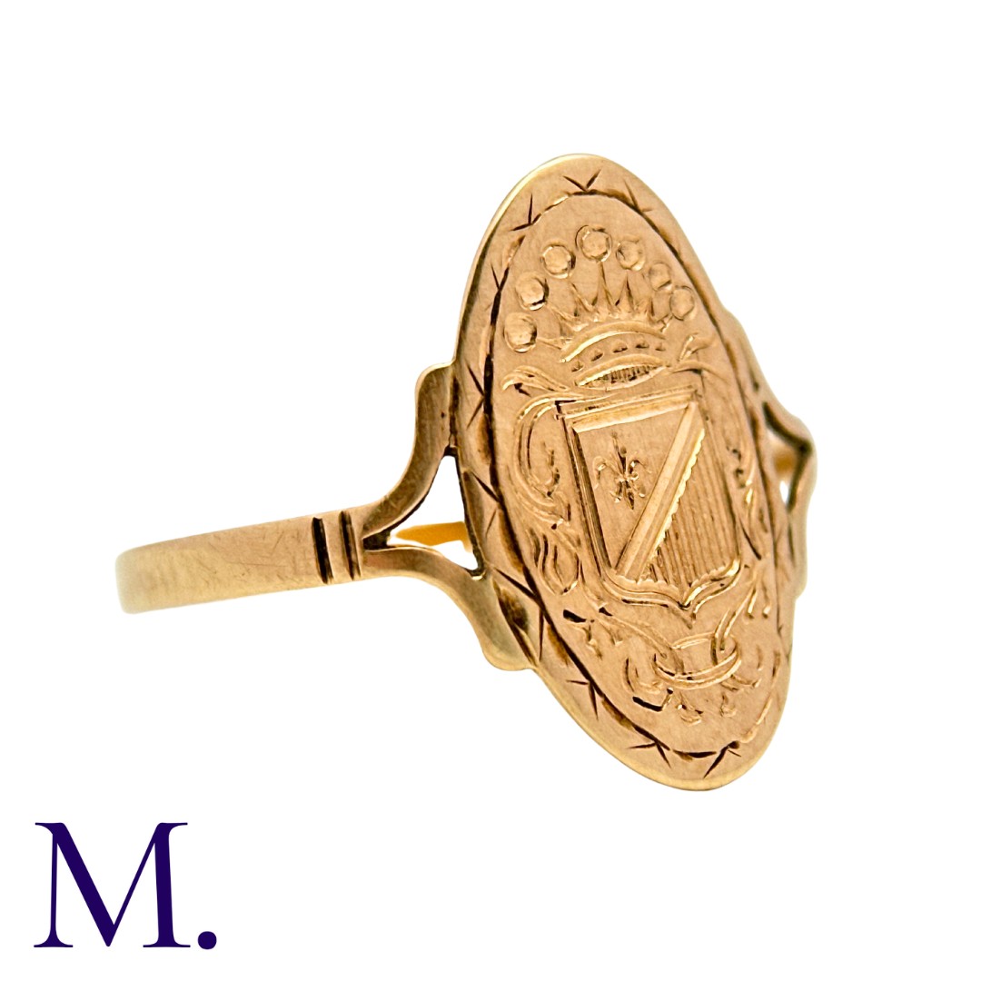 An Antique Gold Signet Ring in yellow gold. Armorial crest to oval face with split shoulder ring. - Image 2 of 3